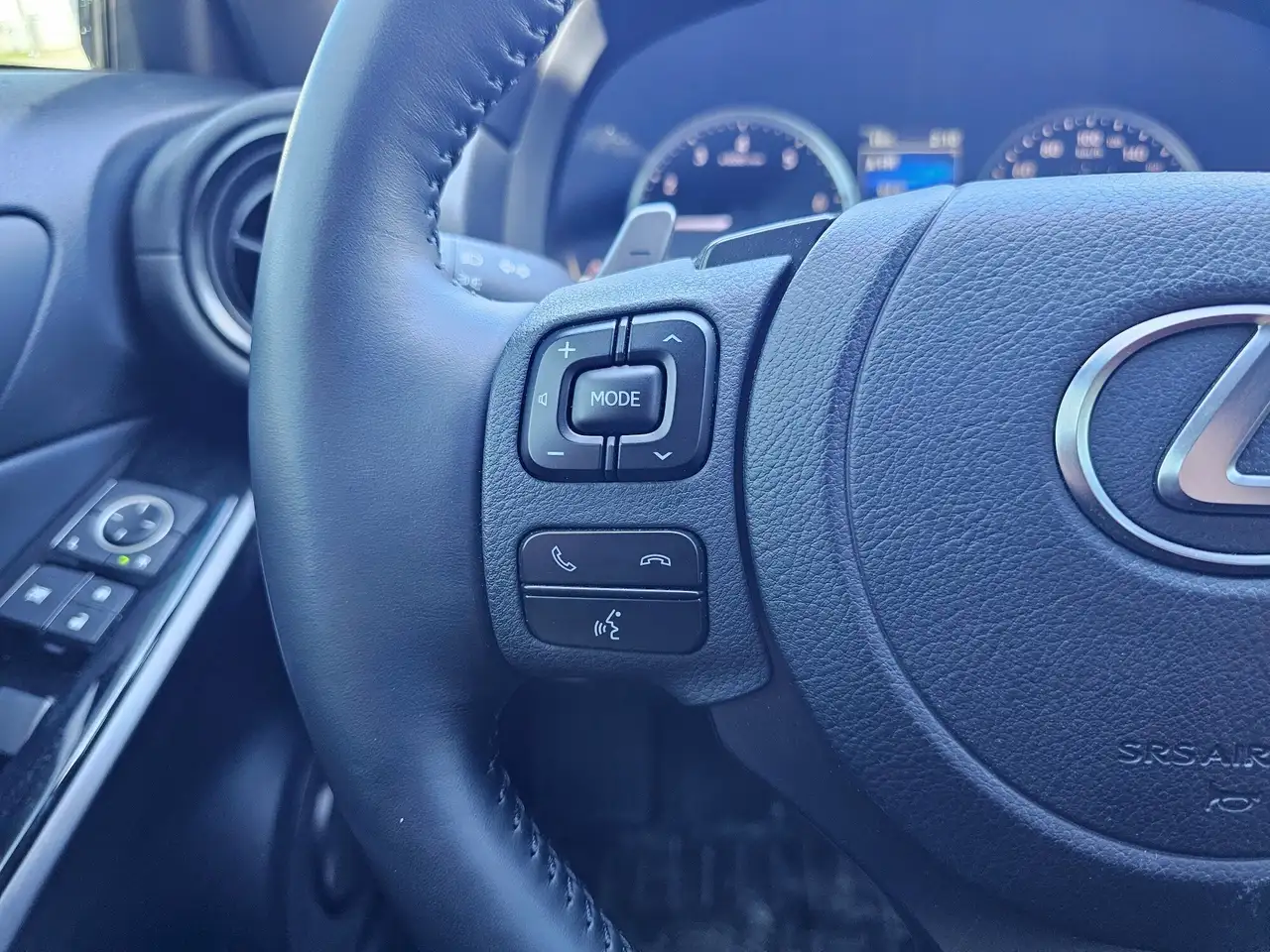 Lexus IS снимка Lexus IS