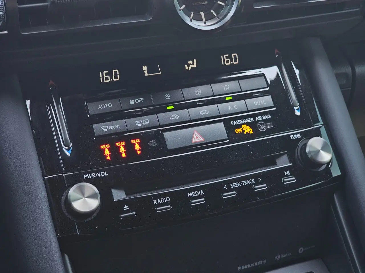 Lexus IS снимка Lexus IS