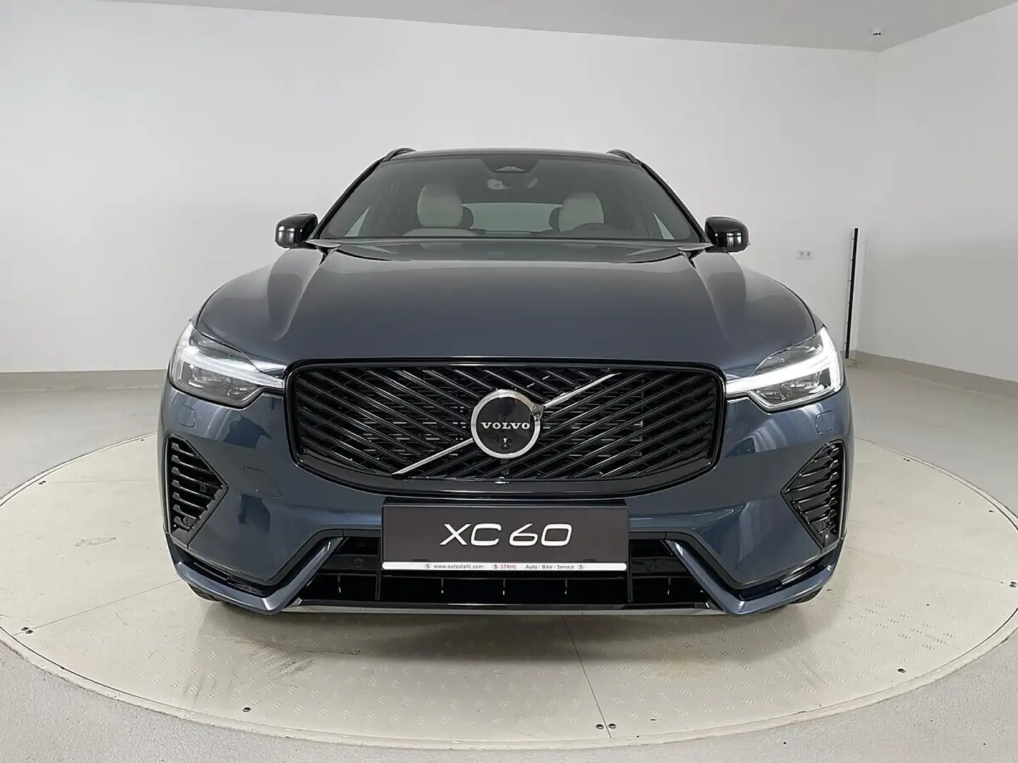 Volvo XC60 T6 AWD PHEV 18,8kWh Plus Dark Aut.| Stahl Wien 22 Blau - 2