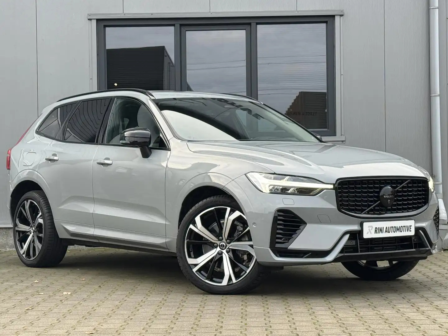 Volvo XC60 2.0 T8 Plug-in hybrid AWD Plus Dark 455 PK | Comfo Grau - 2