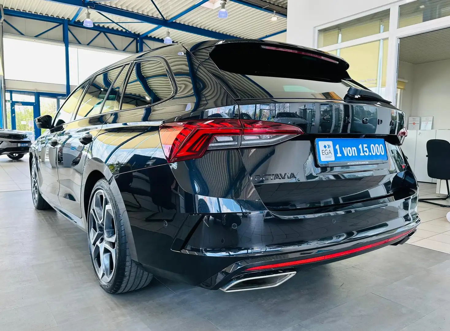 Skoda Octavia 2.0TSI RS PLUS DSG DCC elek.HK HuD Matrix Noir - 2