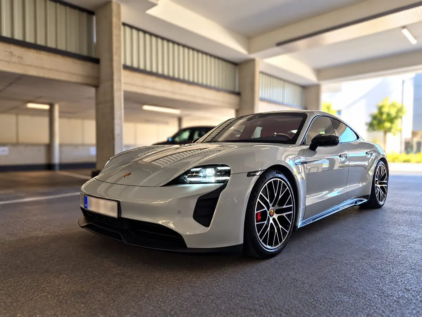 Porsche Taycan Taycan GTS 83,7kWh GTS Grau - 2