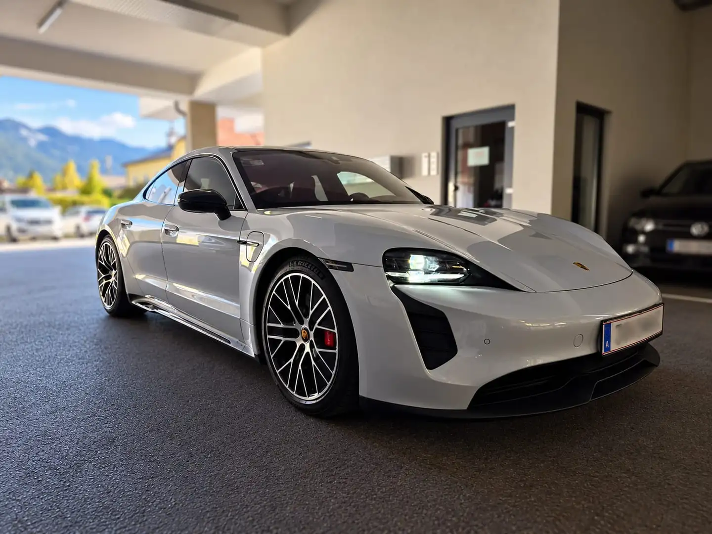 Porsche Taycan Taycan GTS 83,7kWh GTS Grau - 1