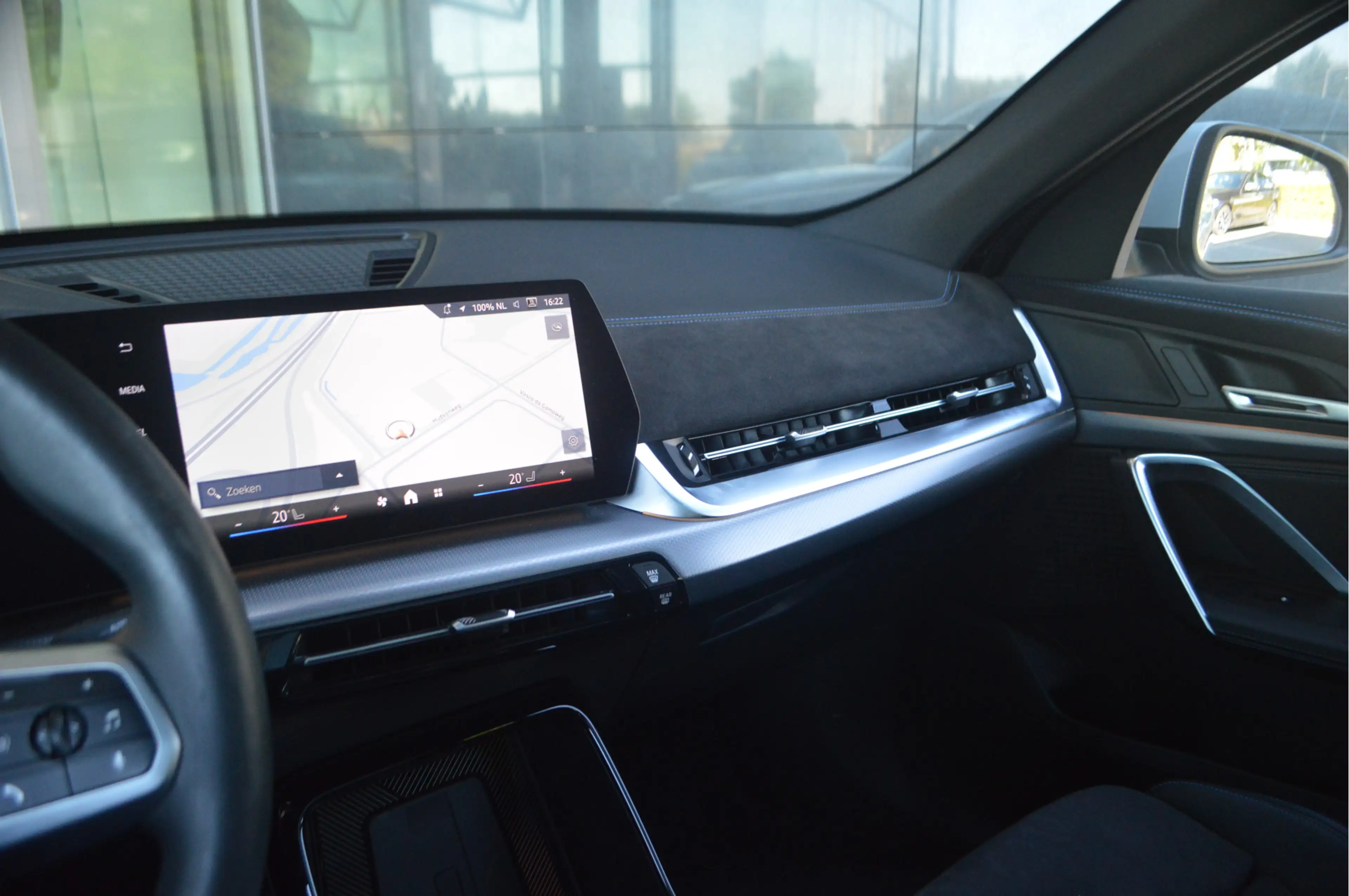 BMW iX2 eDrive20 M Sport / Panoramadak / Sportstoelen / Ad — photo 10