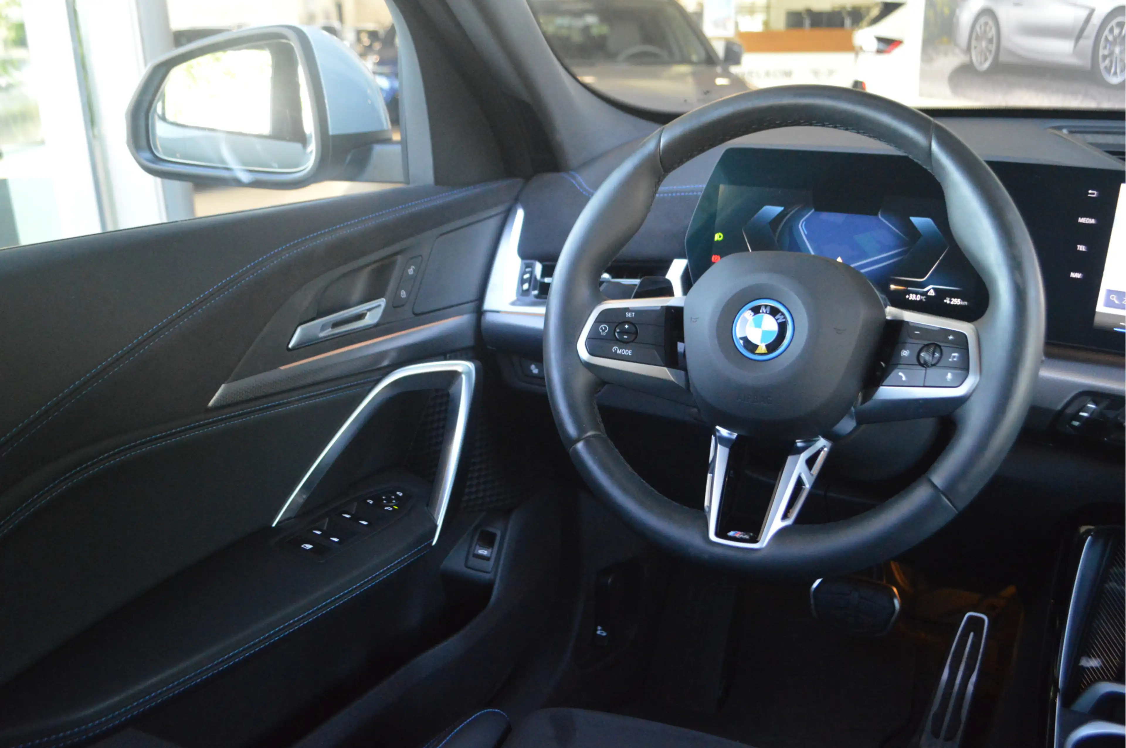 BMW iX2 eDrive20 M Sport / Panoramadak / Sportstoelen / Ad — photo 7