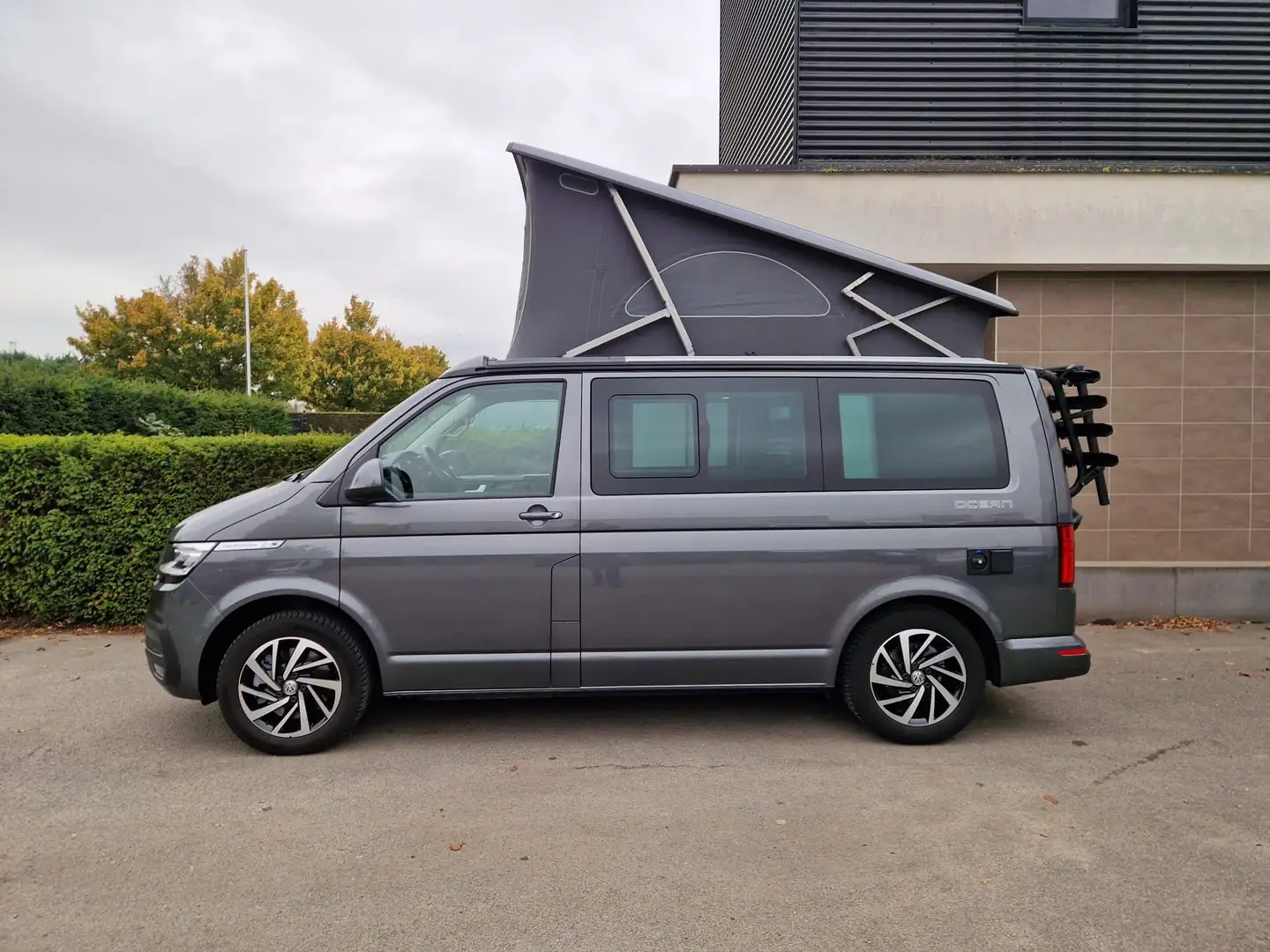 Volkswagen T6.1 California DSG Ocean 204Pk 4x4 Luifel, ACC, trekhaak, ... Gris - 2