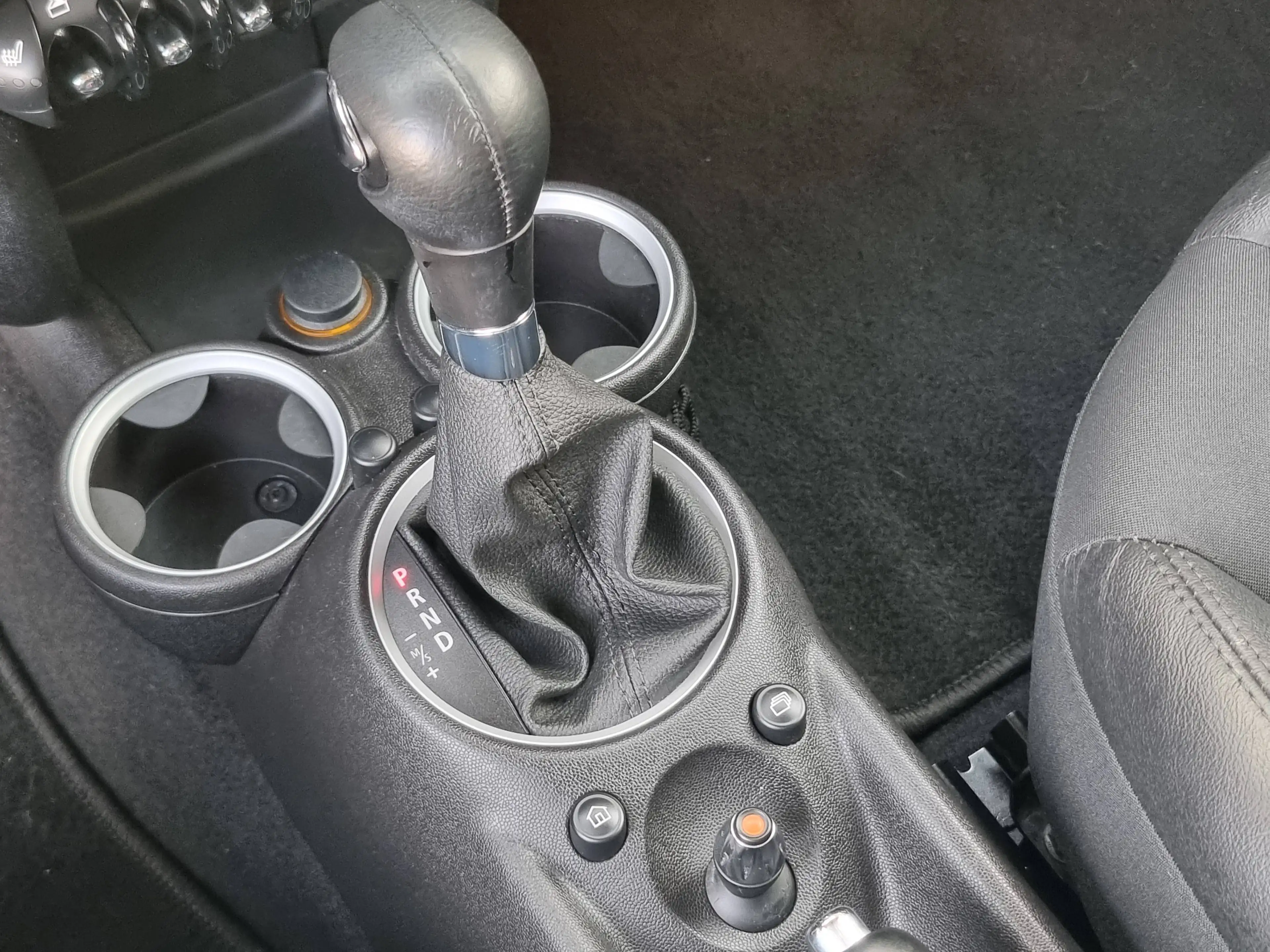 MINI One Cooper*Autom*Bi-Xen*Navi*Sitzh*PDC* — photo 13
