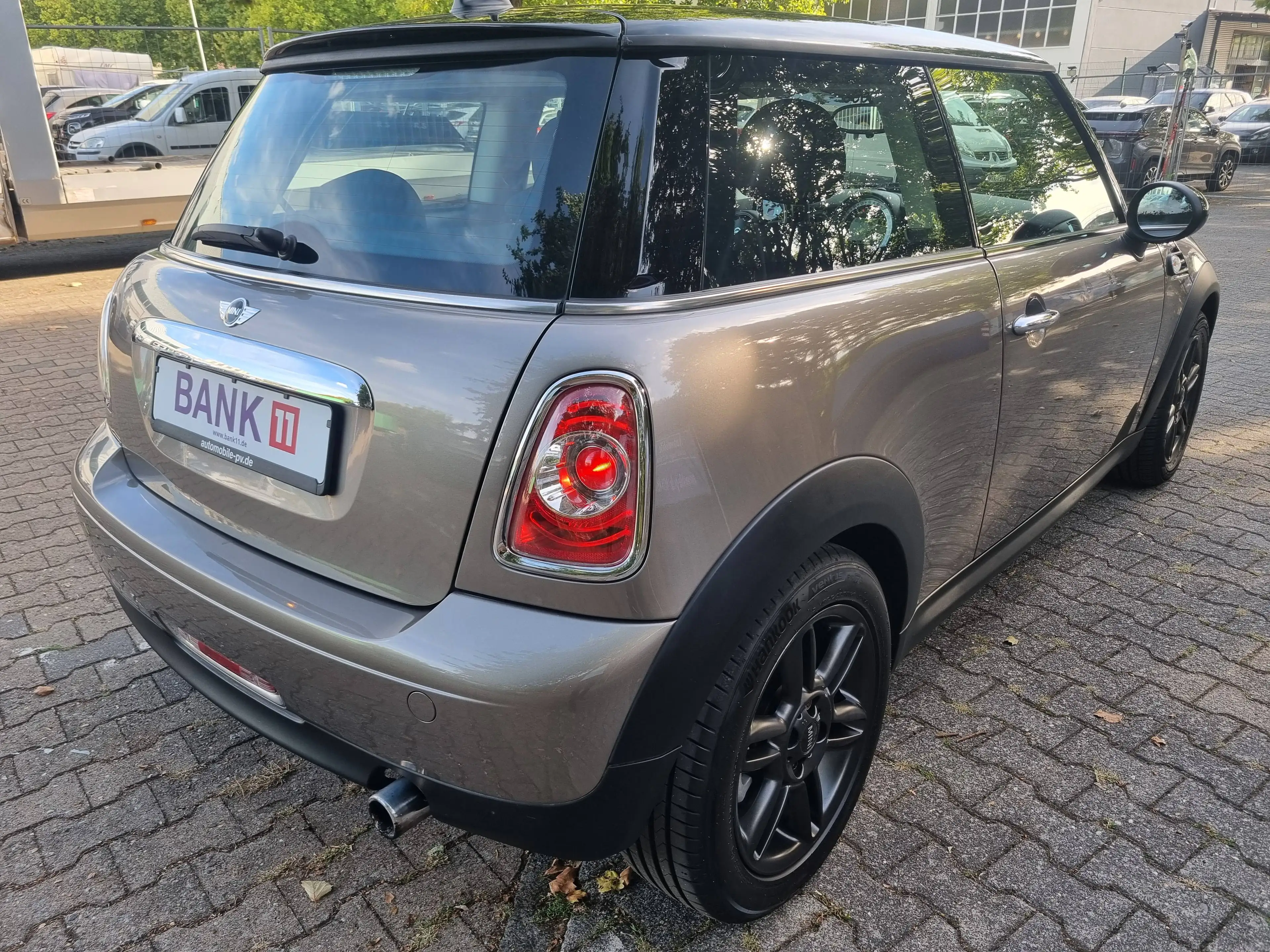 MINI One Cooper*Autom*Bi-Xen*Navi*Sitzh*PDC* — photo 3