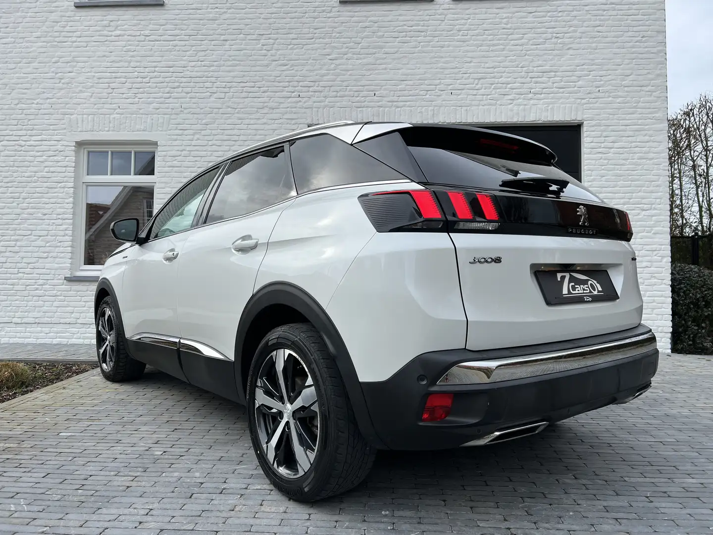 Peugeot 3008 1.2 PureT Allure GT Line Leer Camera Acc Keyless Wit - 2
