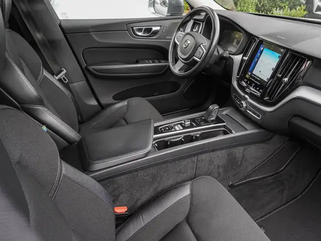 Volvo XC60 view 8