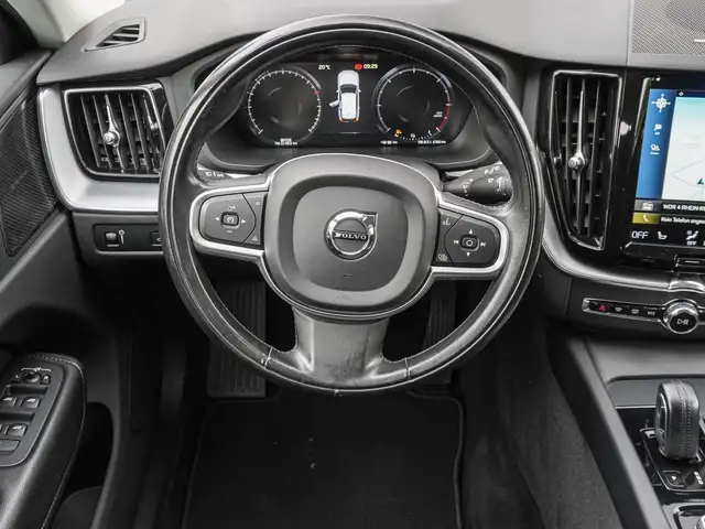 Volvo XC60 view 11