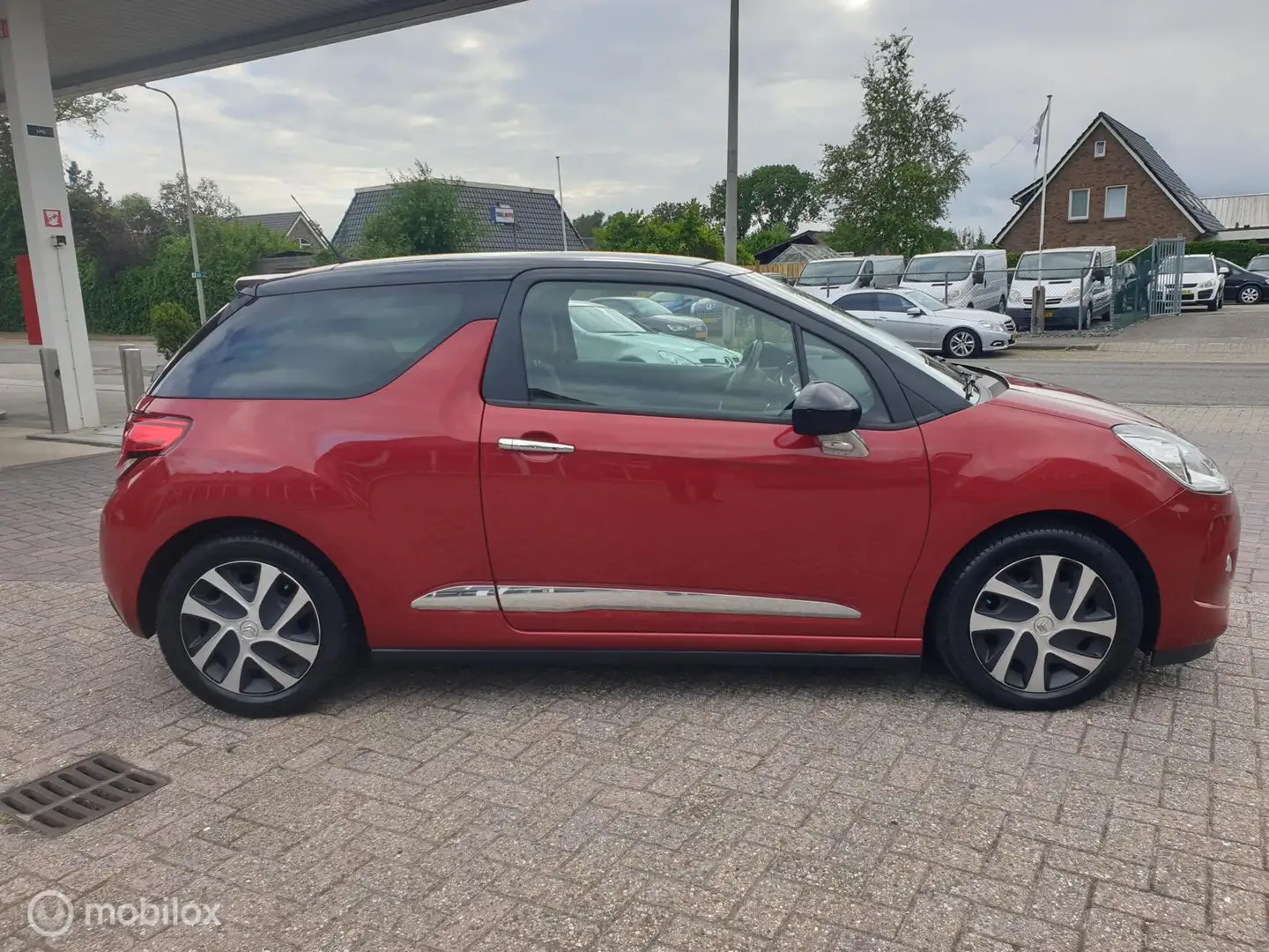 Citroen DS3 1.6 e-HDi So Chic Rouge - 2