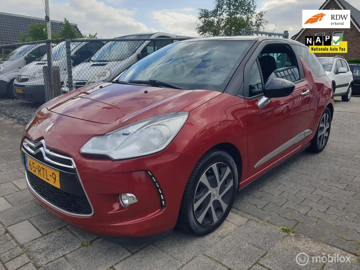 Citroen DS3 1.6 e-HDi So Chic Rouge - 1