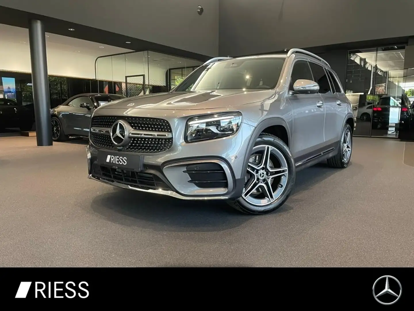 Mercedes-Benz GLB 220 4M AMG+AHK+DISTR+MULTIB+KEYL+360°+TOTWKL Grau - 1