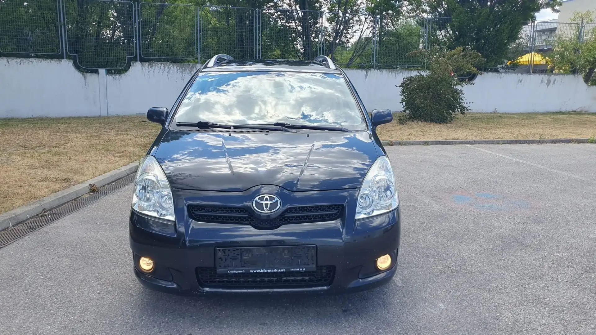 Toyota Corolla Verso 2,2 D-4D *Mit Pickerl* Family/ Van Schwarz - 2