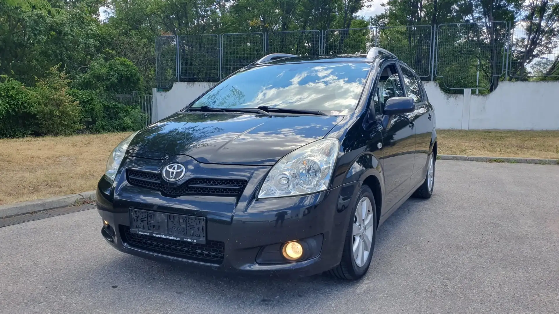 Toyota Corolla Verso 2,2 D-4D *Mit Pickerl* Family/ Van Schwarz - 1