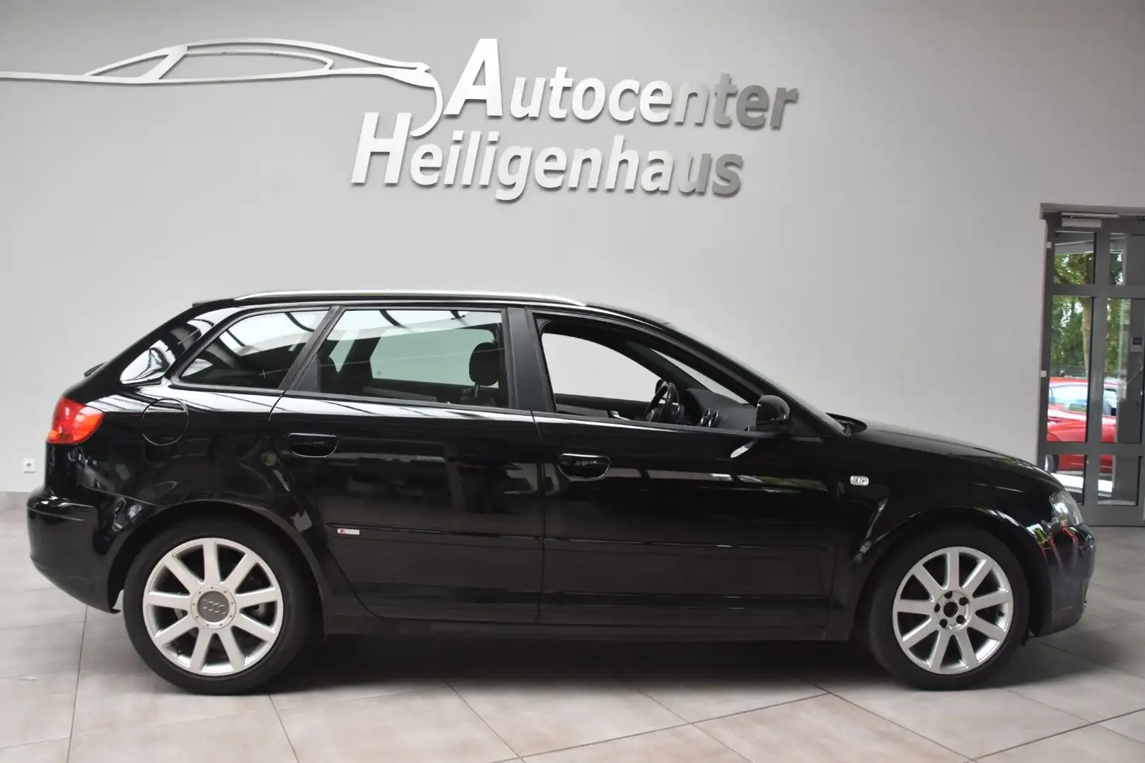 Audi A3 Sportback 2.0 TFSI S-Line Automatik Klimaauto Schwarz - 2