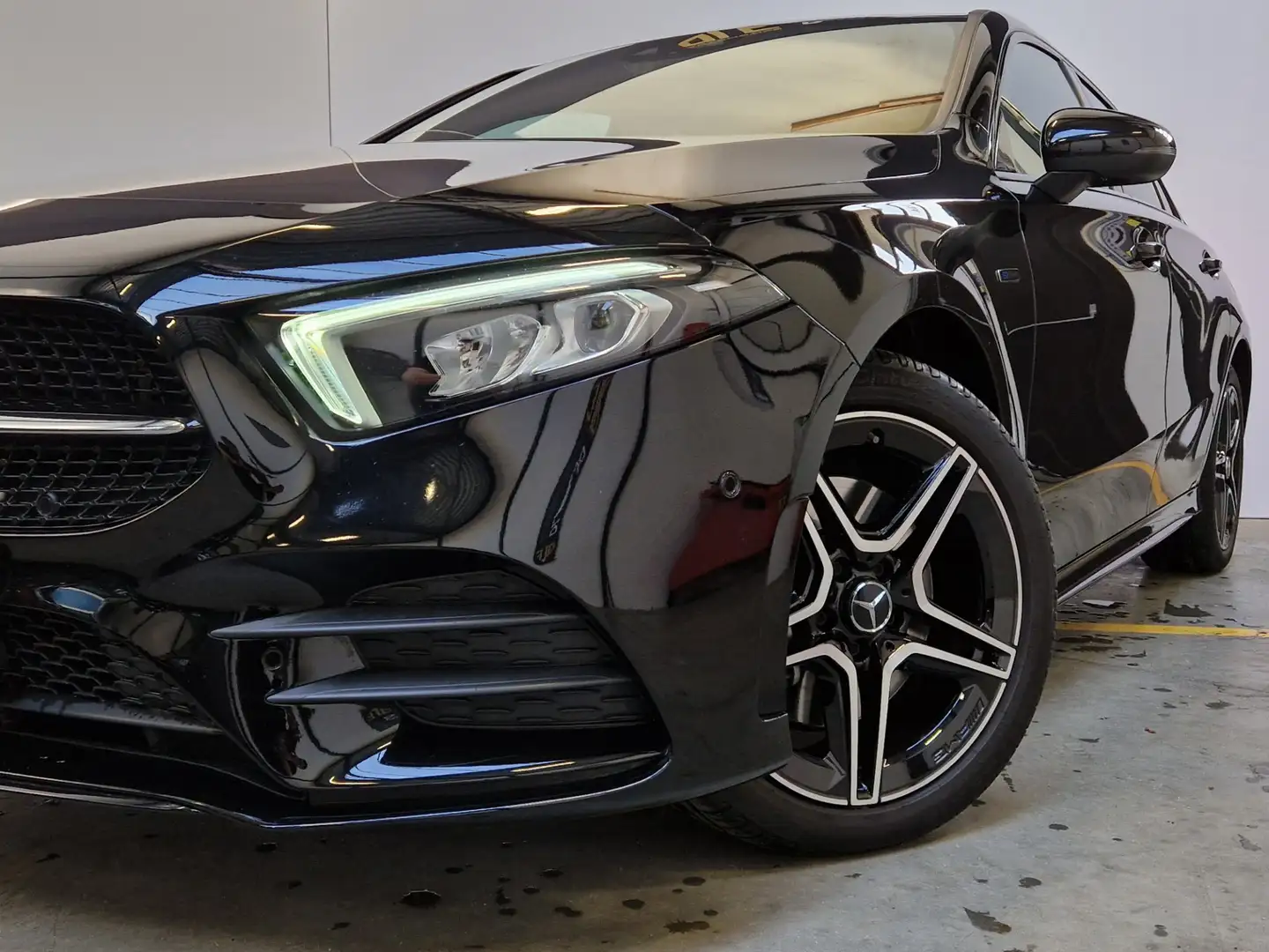 Mercedes-Benz A 250 e Business Solution AMG Limited Negro - 2