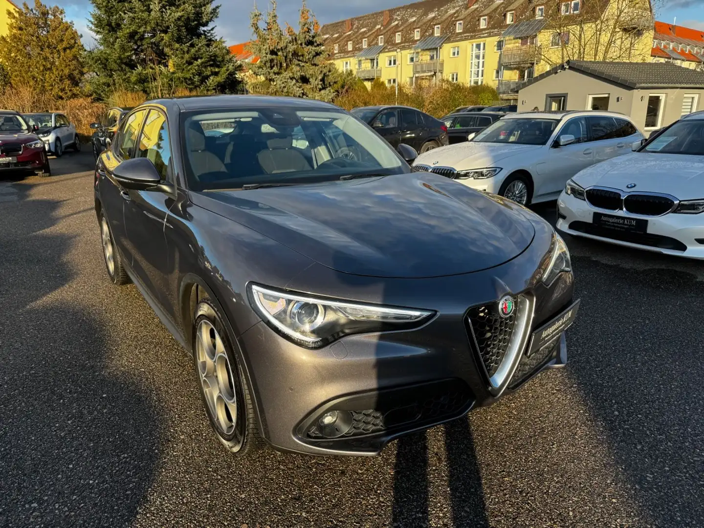 Alfa Romeo Stelvio 2,2 Business 2WD BI-XENON|ACC|KAMERA|DAB Grau - 1