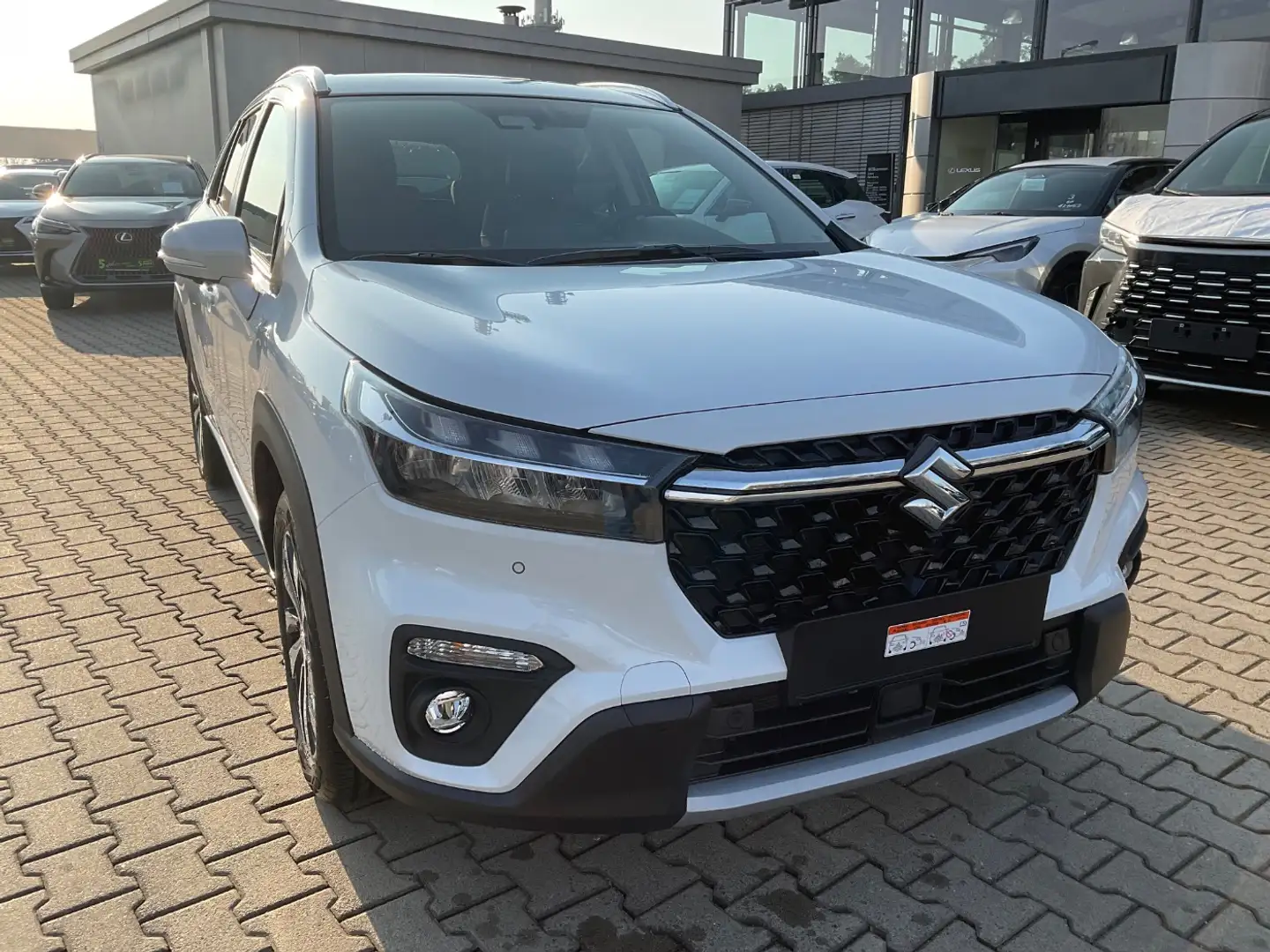 Suzuki S-Cross 1.5 Comfort+ ALLGRIP Mild Hybrid Pano Weiß - 2