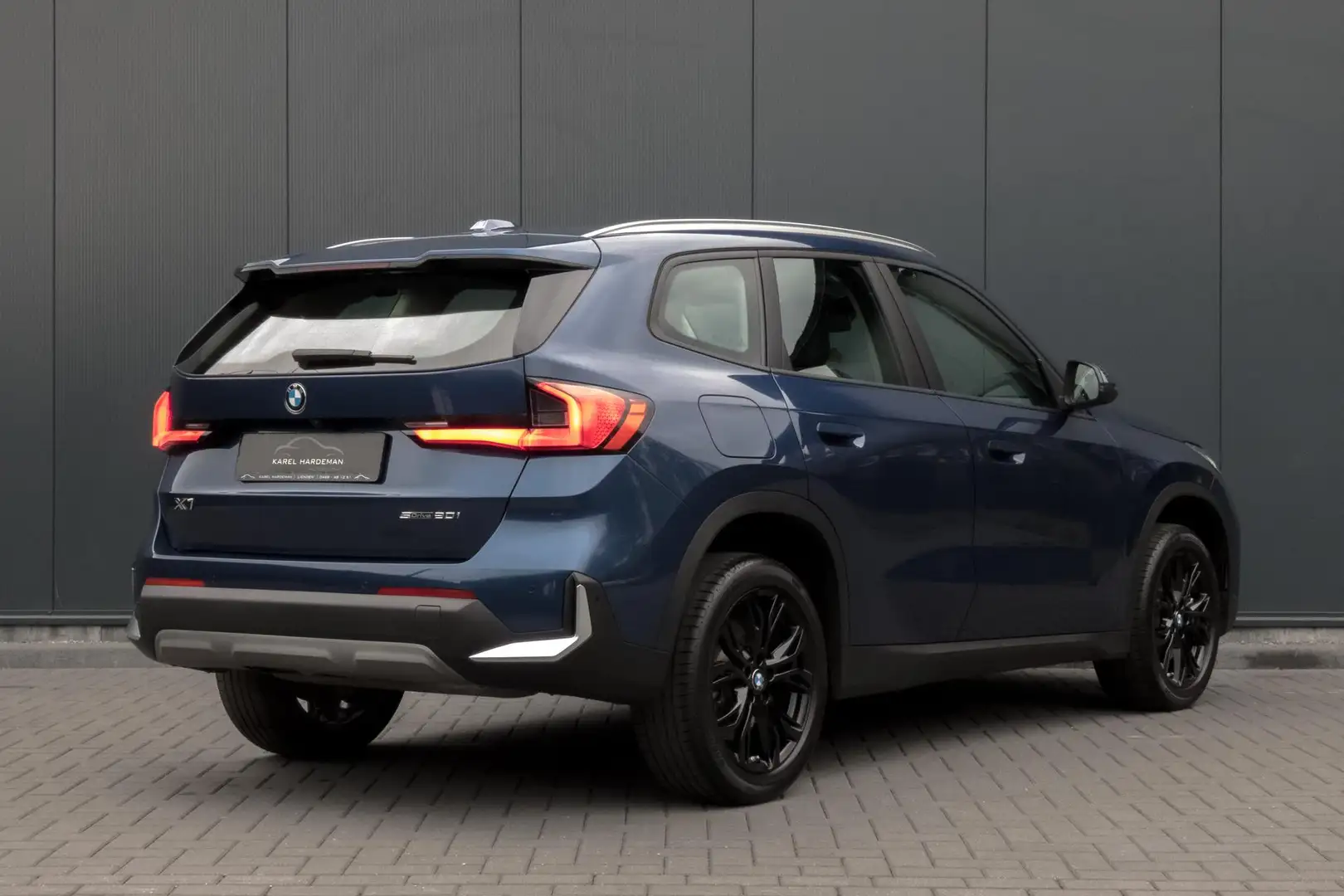BMW X1 SDrive20i | TREKHAAK | ELEKTRISCHE VERSTAALBARE VO Blauw - 2