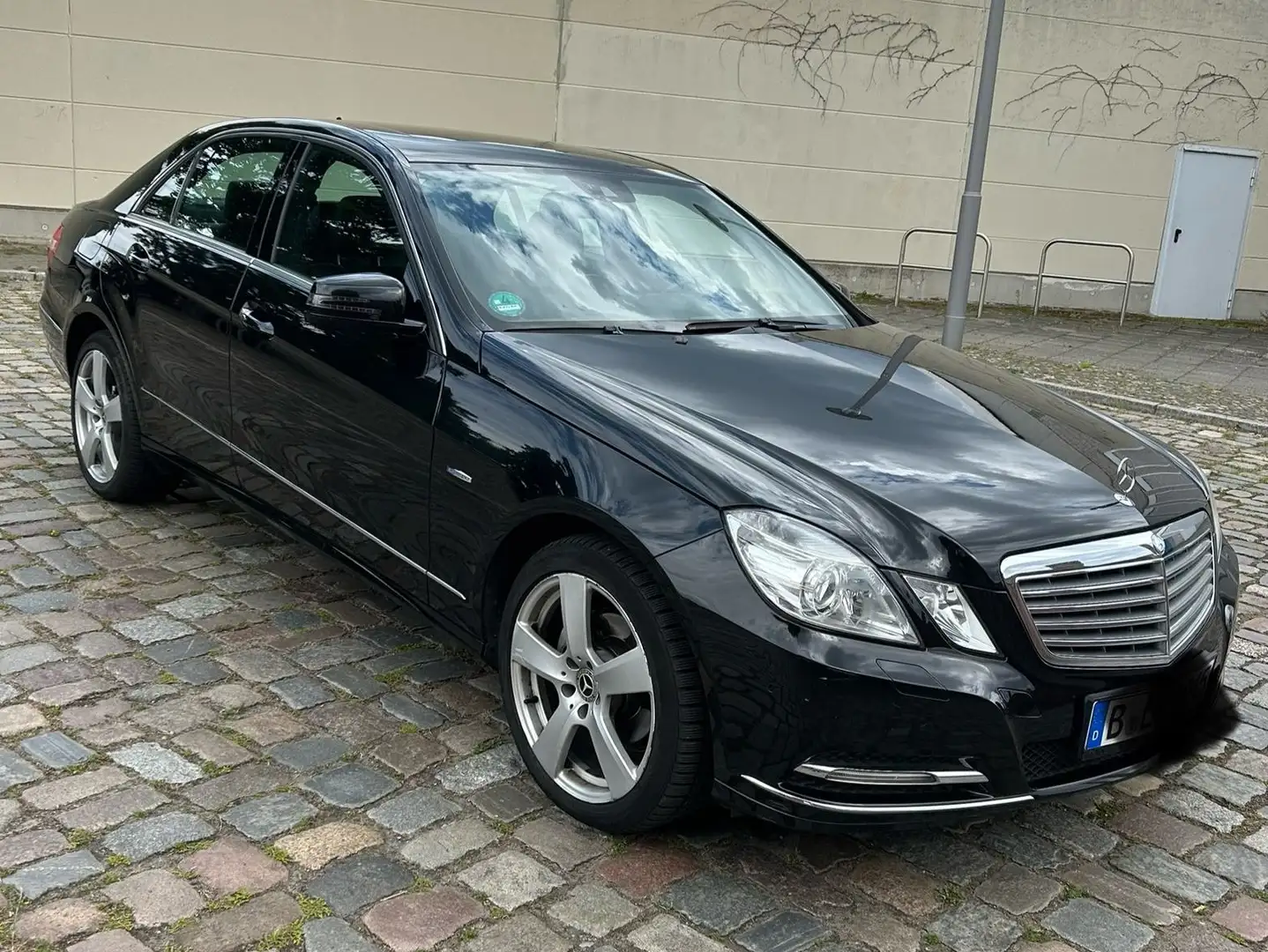 Mercedes-Benz 220 Schwarz - 1