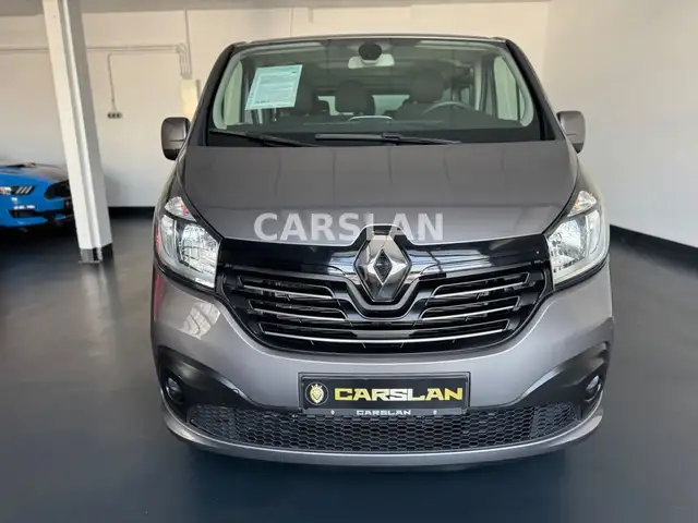 Renault Trafic view 3