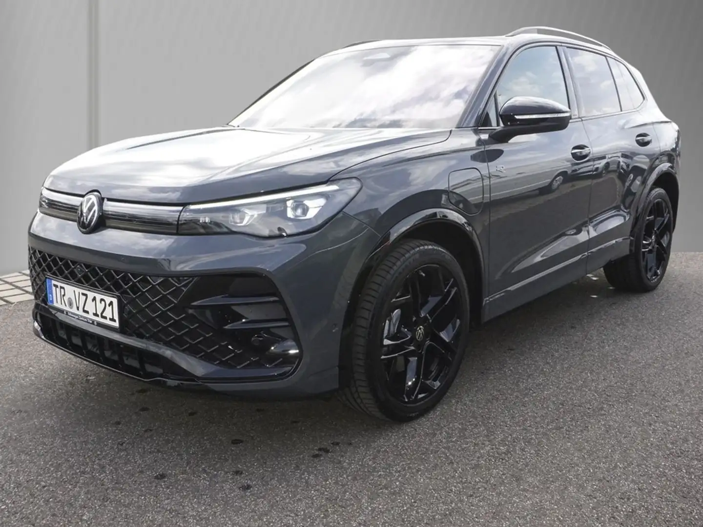 Volkswagen Tiguan 1.5 TSI eHybrid DSG R-Line AHK, IQ Light Grau - 2