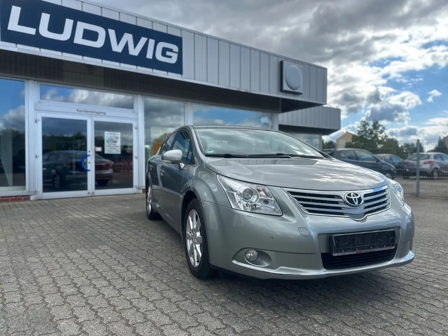 Toyota Avensis Executive 1.Hand Scheckheft Argent - 2