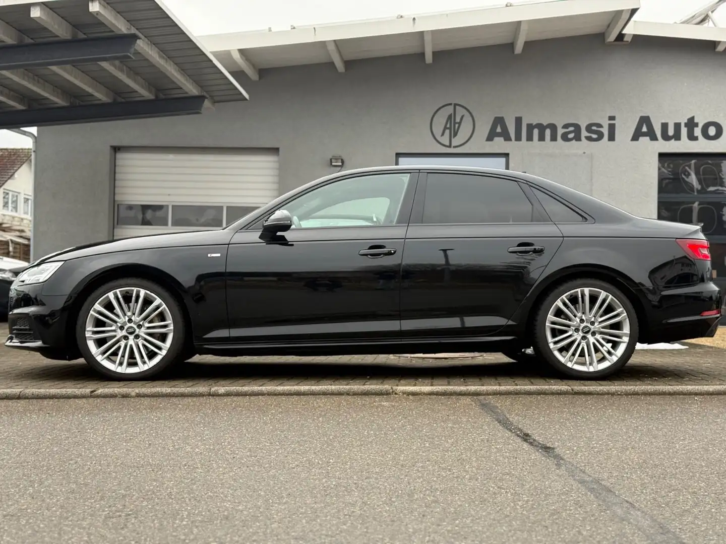 Audi A4 Limousine S-LINE BLACK INNEN & AUßEN Noir - 2