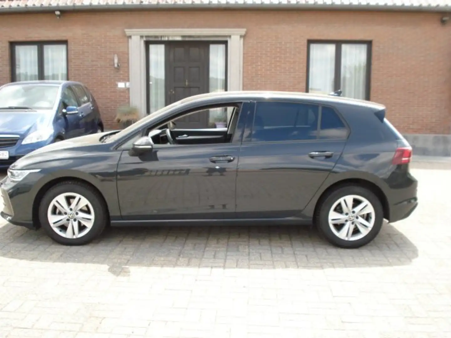 Volkswagen Golf Golf 1.5 TSI OPF Life carplay verw zetels pdc airc Grijs - 2