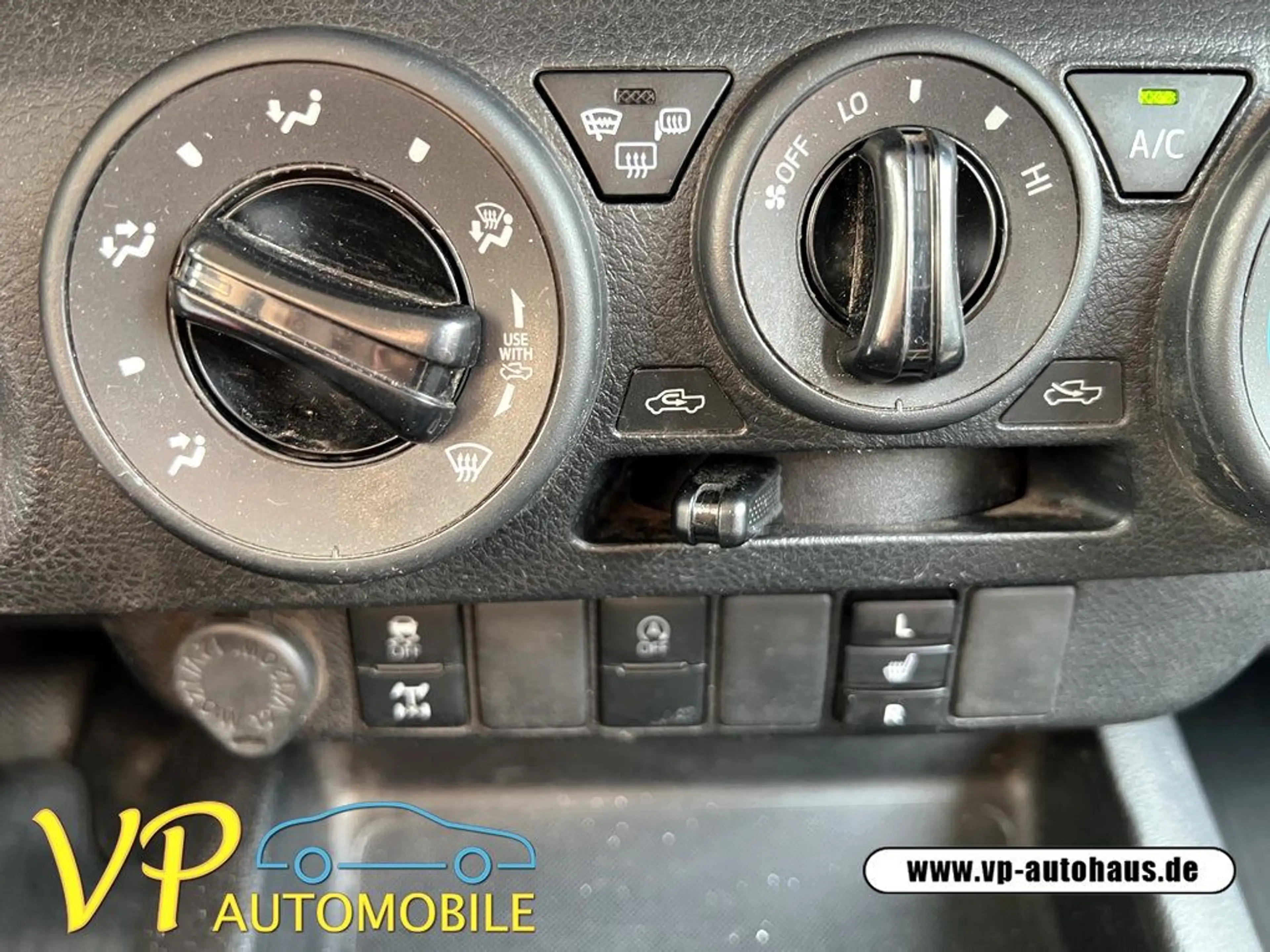 Toyota Hilux Double Cab Duty 4x4 AHK Hardtop — photo 14
