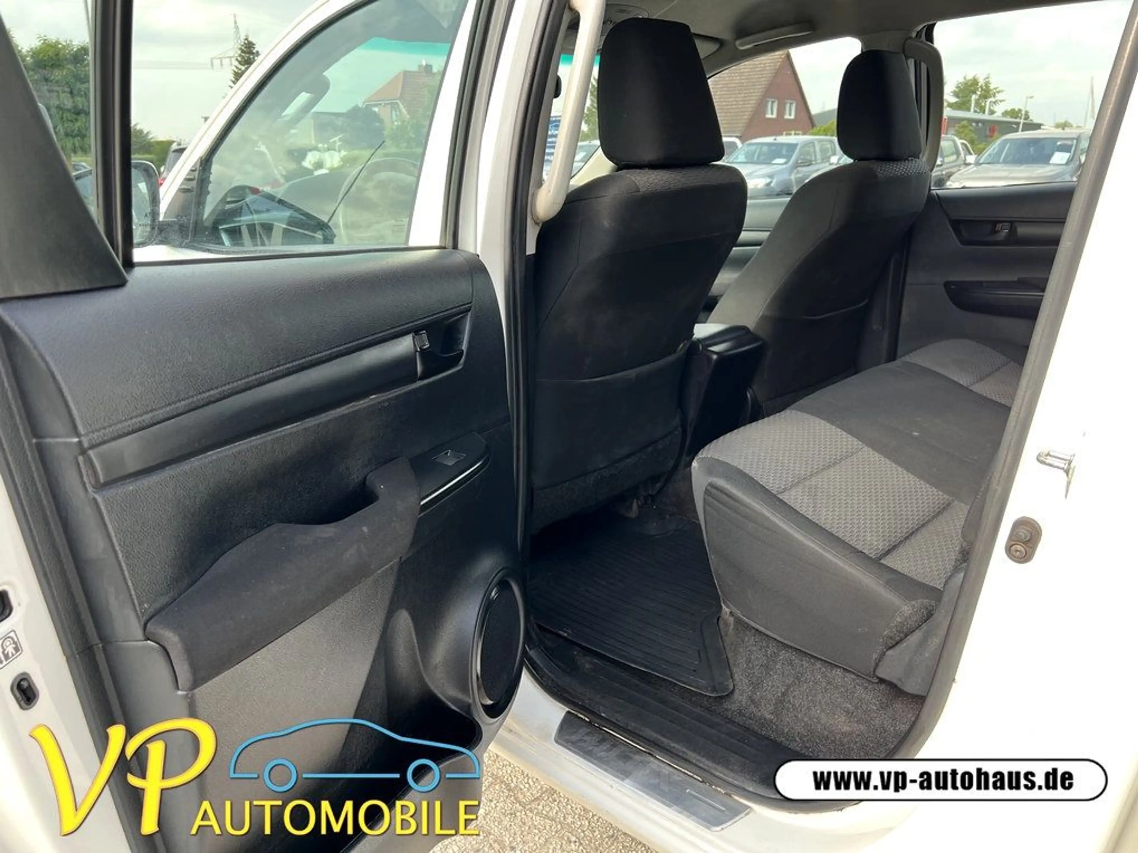 Toyota Hilux Double Cab Duty 4x4 AHK Hardtop — photo 10