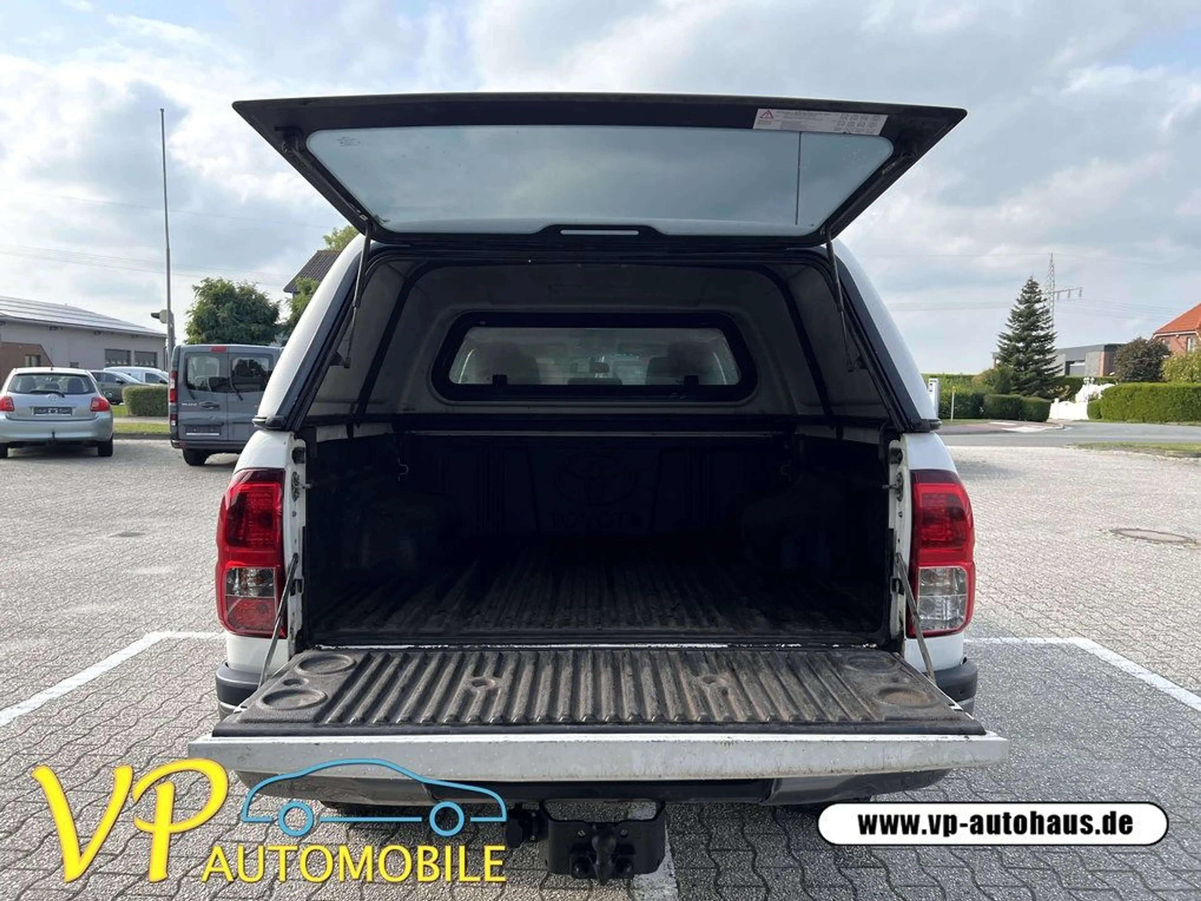 Toyota Hilux Double Cab Duty 4x4 AHK Hardtop — photo 9