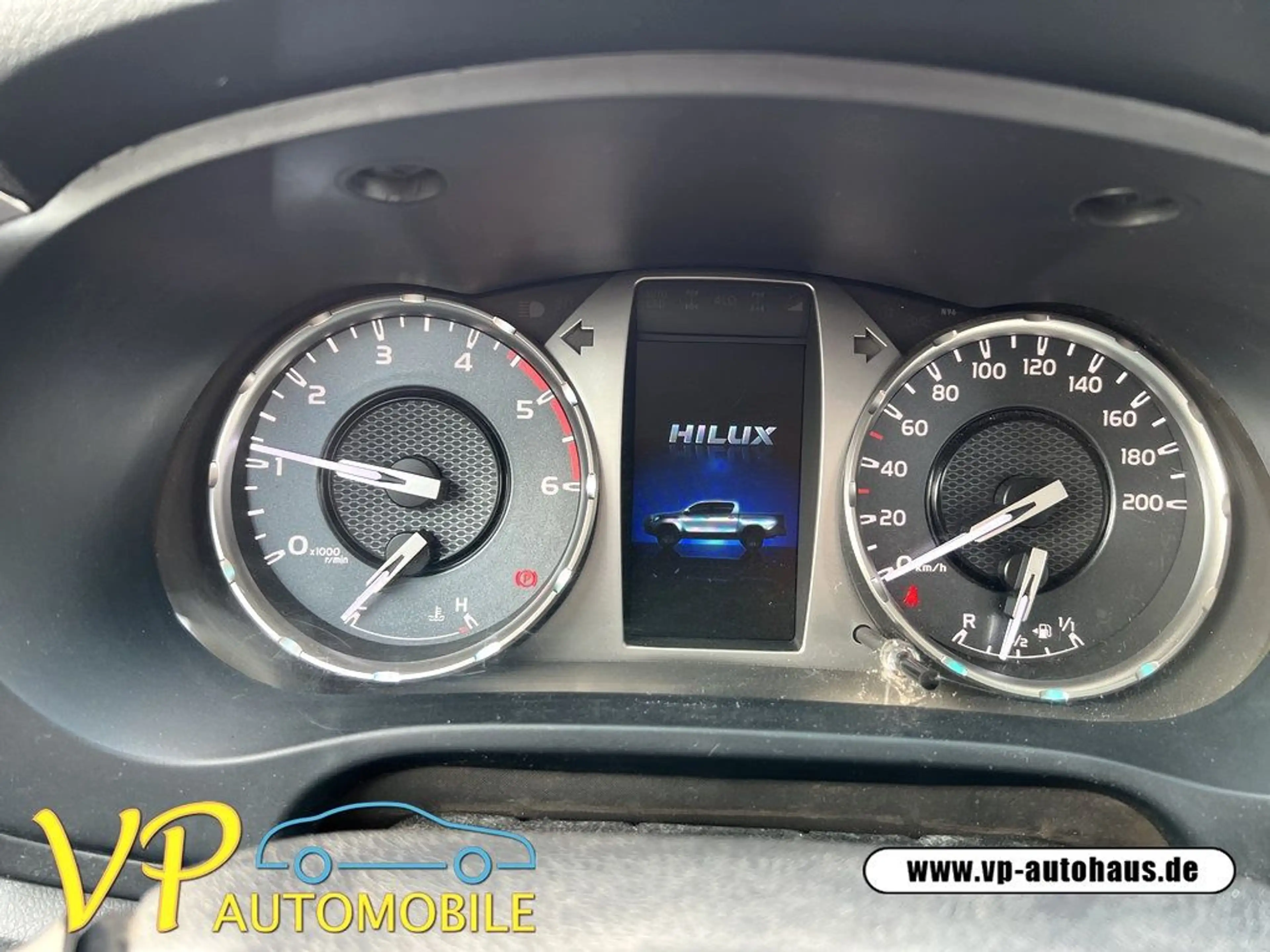 Toyota Hilux Double Cab Duty 4x4 AHK Hardtop — photo 13