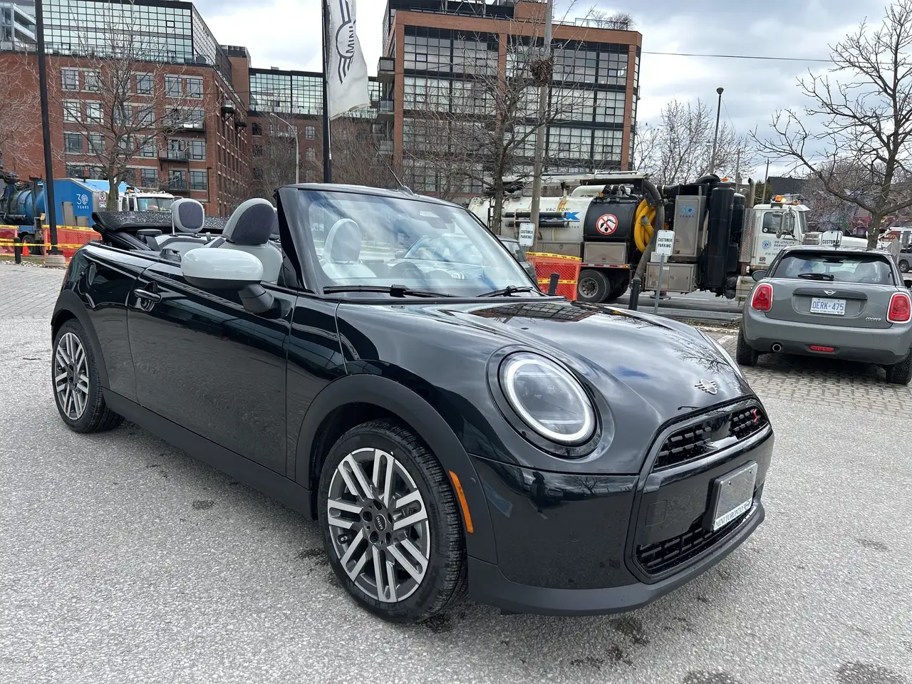 MINI Convertible снимка MINI Convertible