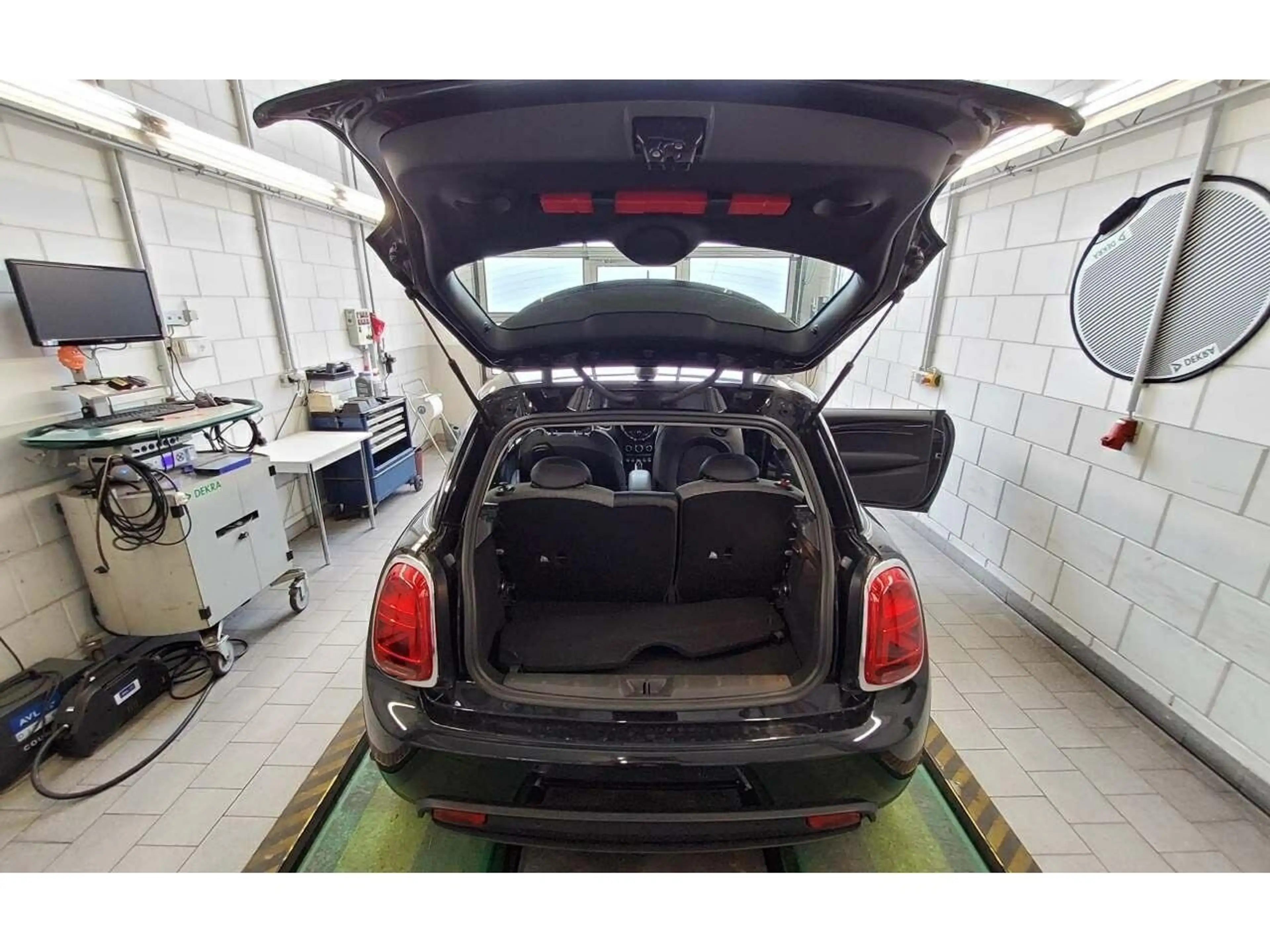 MINI Cooper SE Classic Trim Pano S-Dach SpoSi BLIS — photo 12