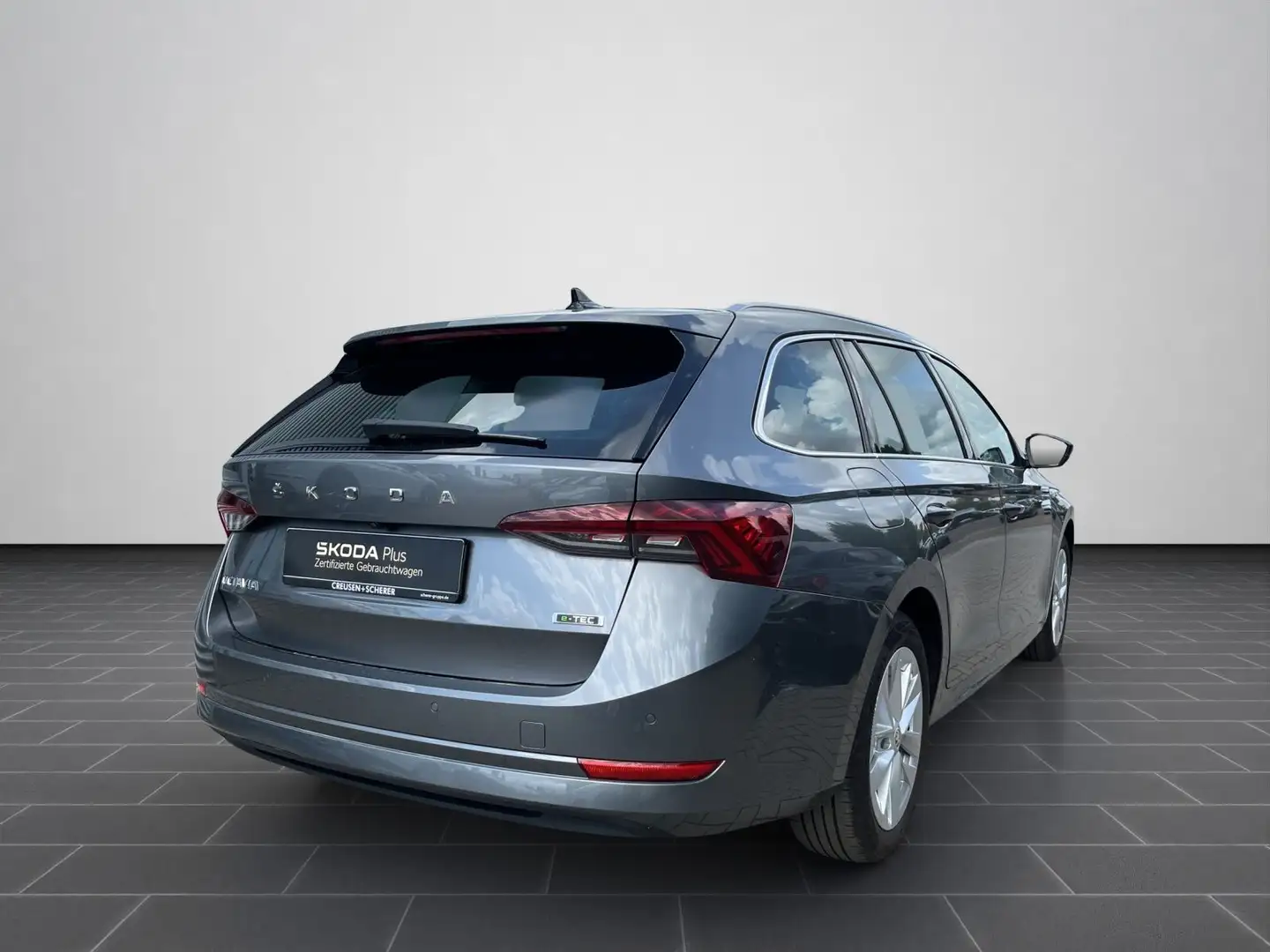 Skoda Octavia Combi 1.5 TSI DSG Style NAVI RFK SHZ DAB Grijs - 2