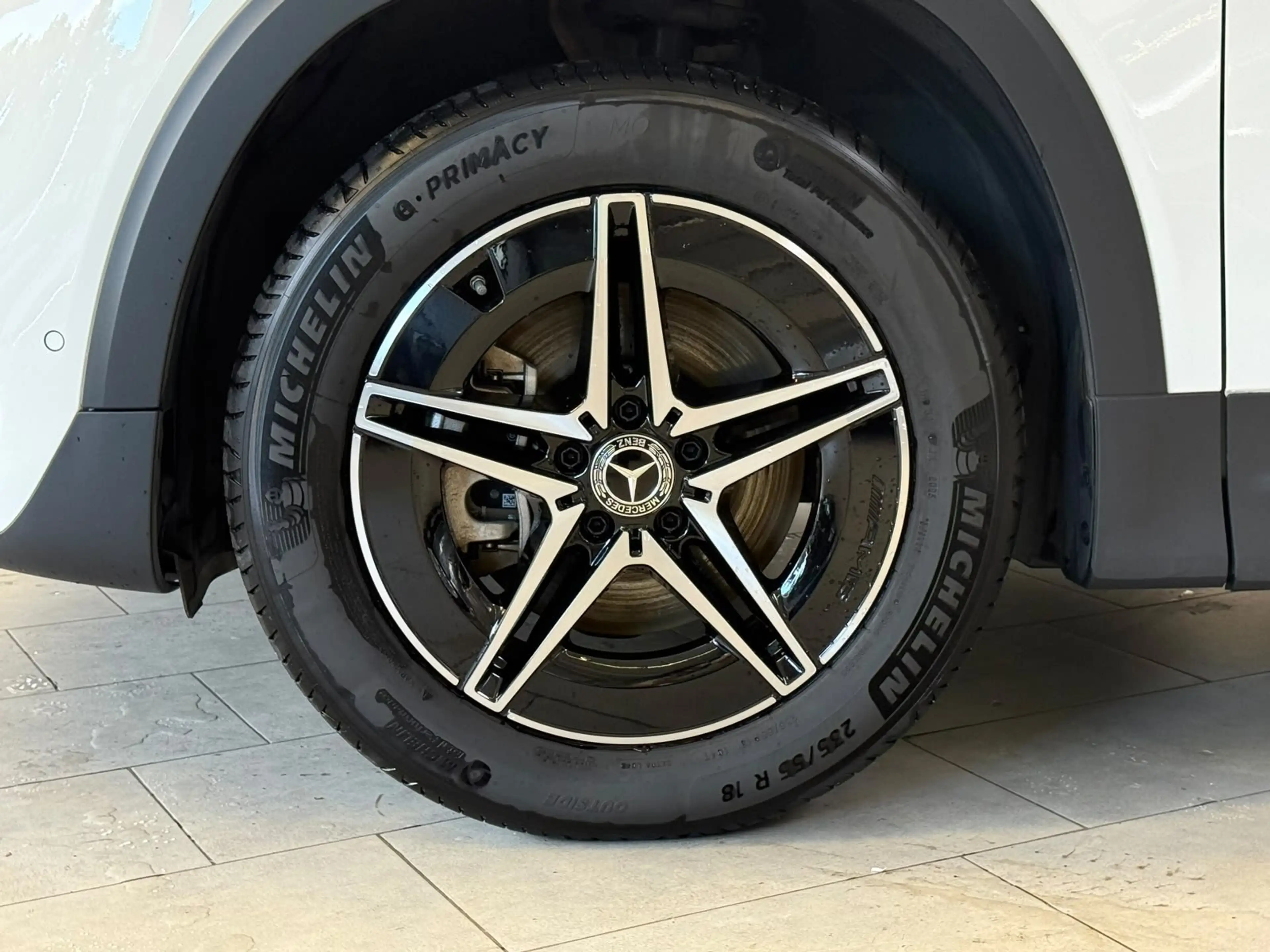 Mercedes-Benz EQB 300 4M AMG+PANO+BURM+DISTR+NIGHT+KEYLESS+LED — photo 8