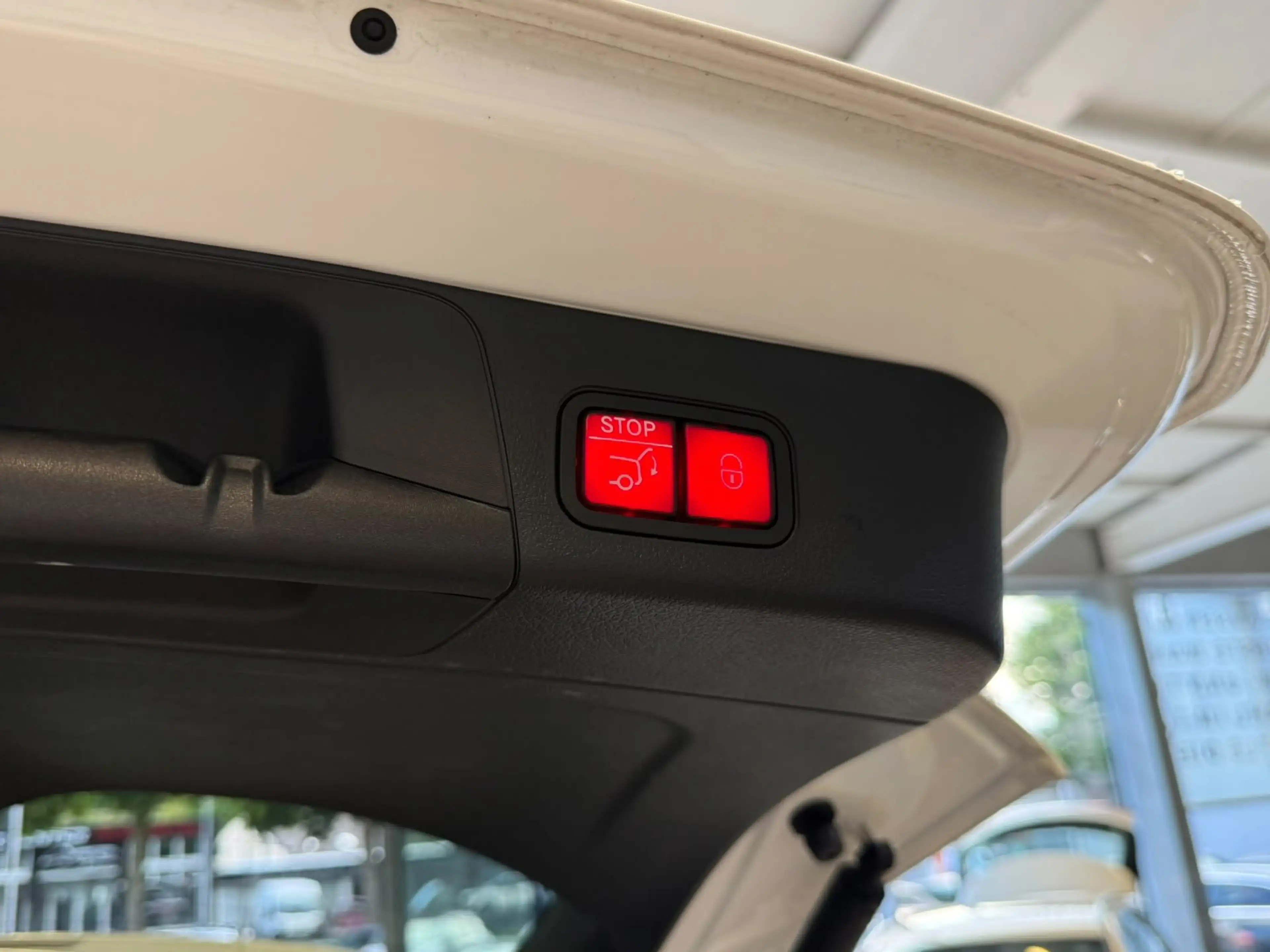 Mercedes-Benz EQB 300 4M AMG+PANO+BURM+DISTR+NIGHT+KEYLESS+LED — photo 6