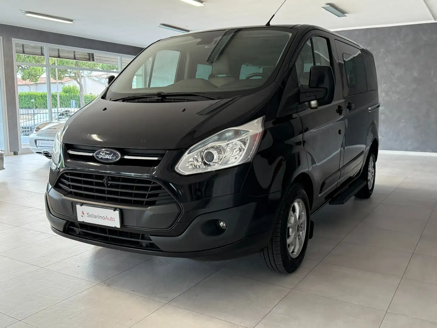 Ford Transit Custom 2.2 TDCi Titanium-IVA Esposta-8 Posti Nero - 2