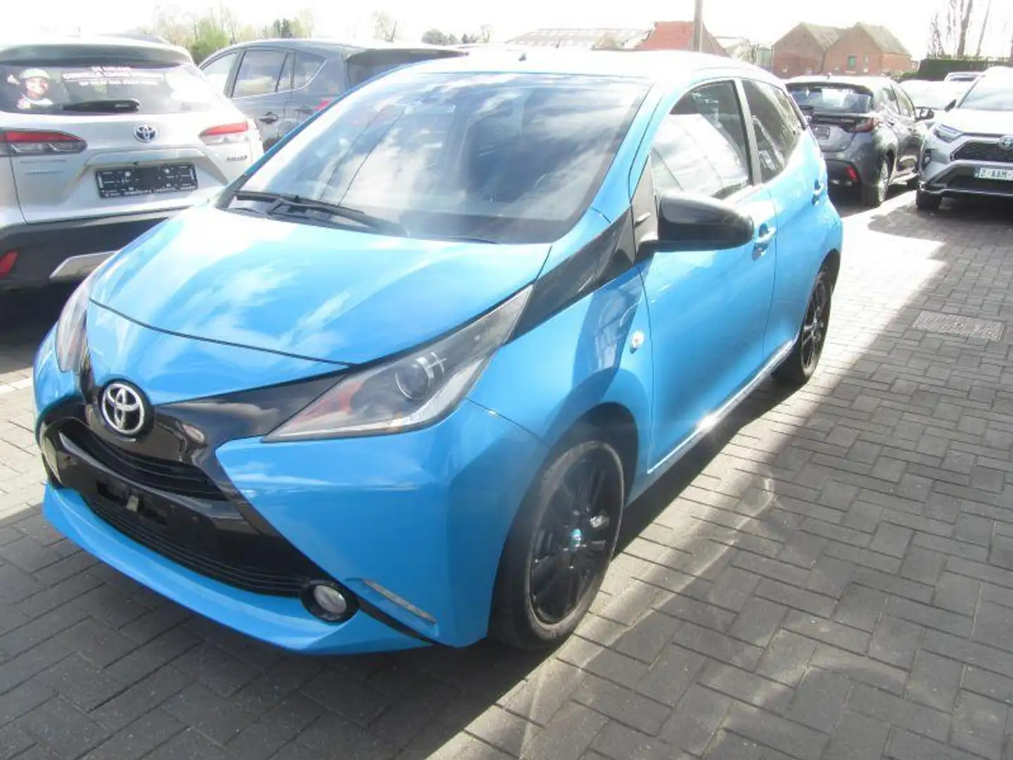 Toyota Aygo x-cite Bleu - 2
