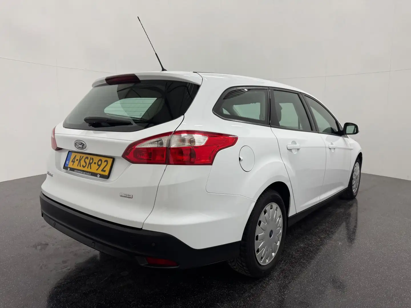 Ford Focus Wagon 1.6 TDCI ECOnetic Lease Trend Weiß - 2