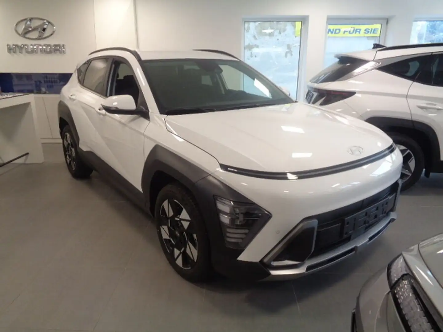 Hyundai KONA 1,6 GDI Hybrid Smart Line DCT Aut. Weiß - 1
