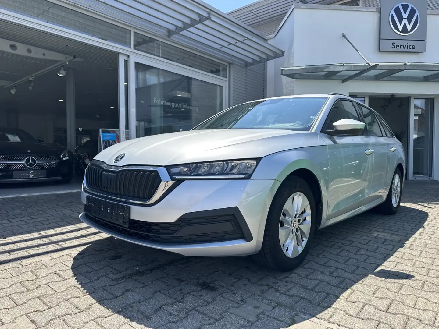 Skoda Octavia Combi 2.0TDI LED*PDC*TEMPOMAT Silber - 1