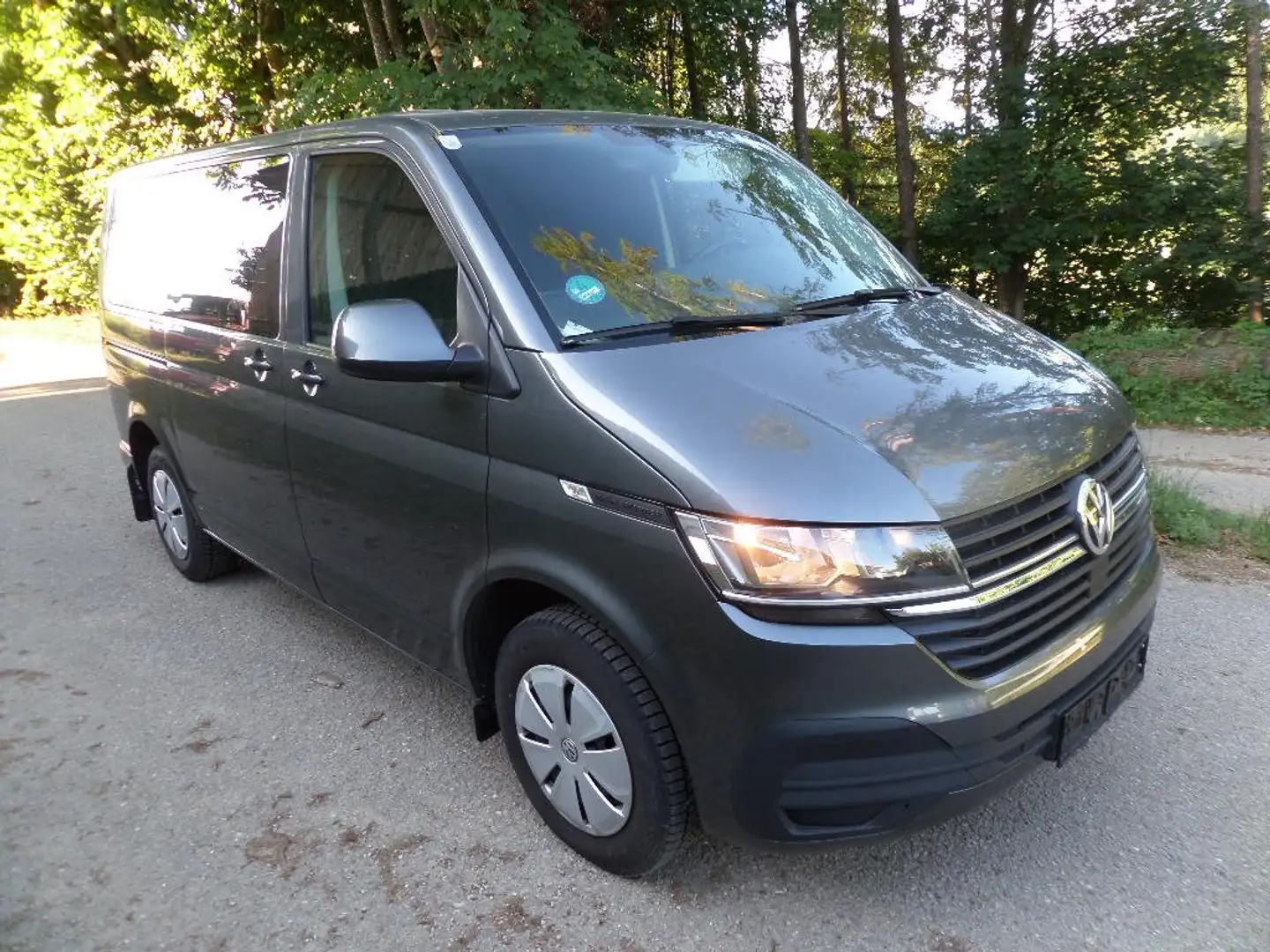 Volkswagen T6.1 Kombi Kombi Multivan Optik KR 2,0 TDI DSG 8-Sitzer Ahk Grau - 2