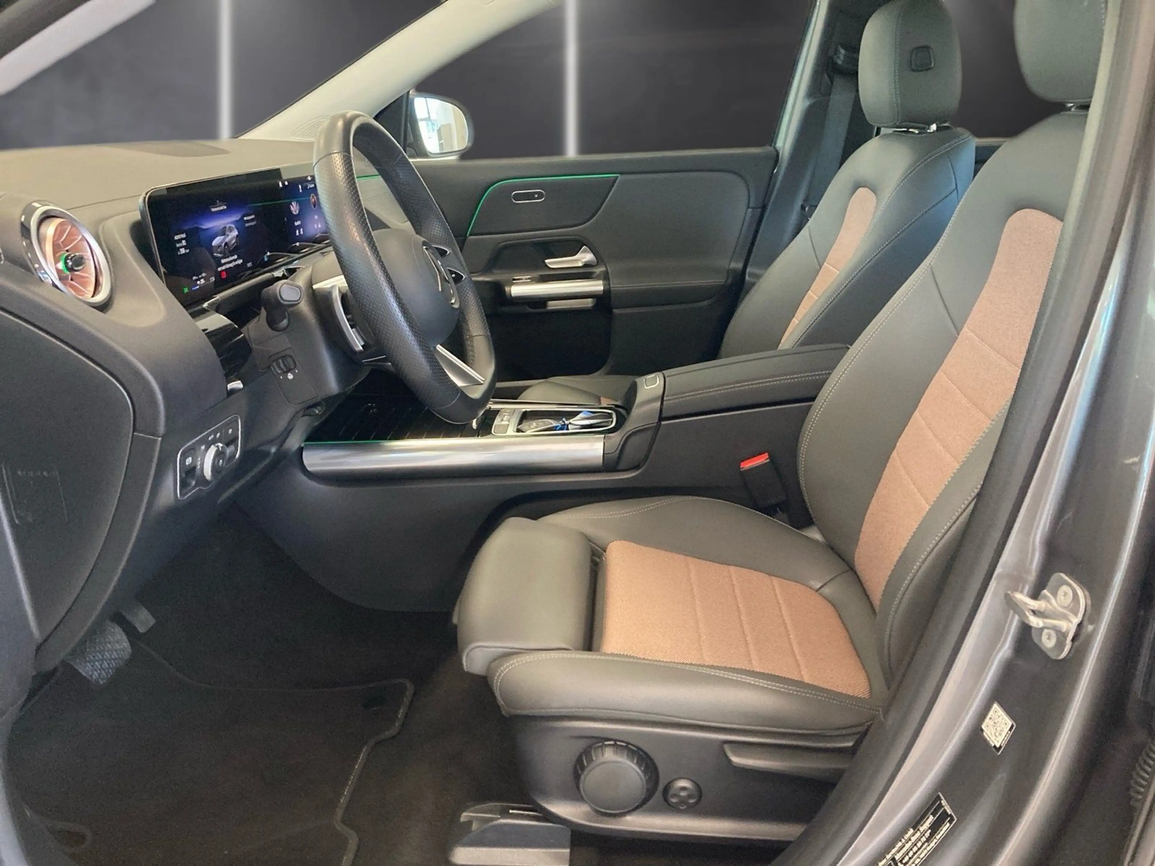 Mercedes-Benz EQA 250+ Electric Art*Distronic*LED*Kam*Totwink* — photo 7