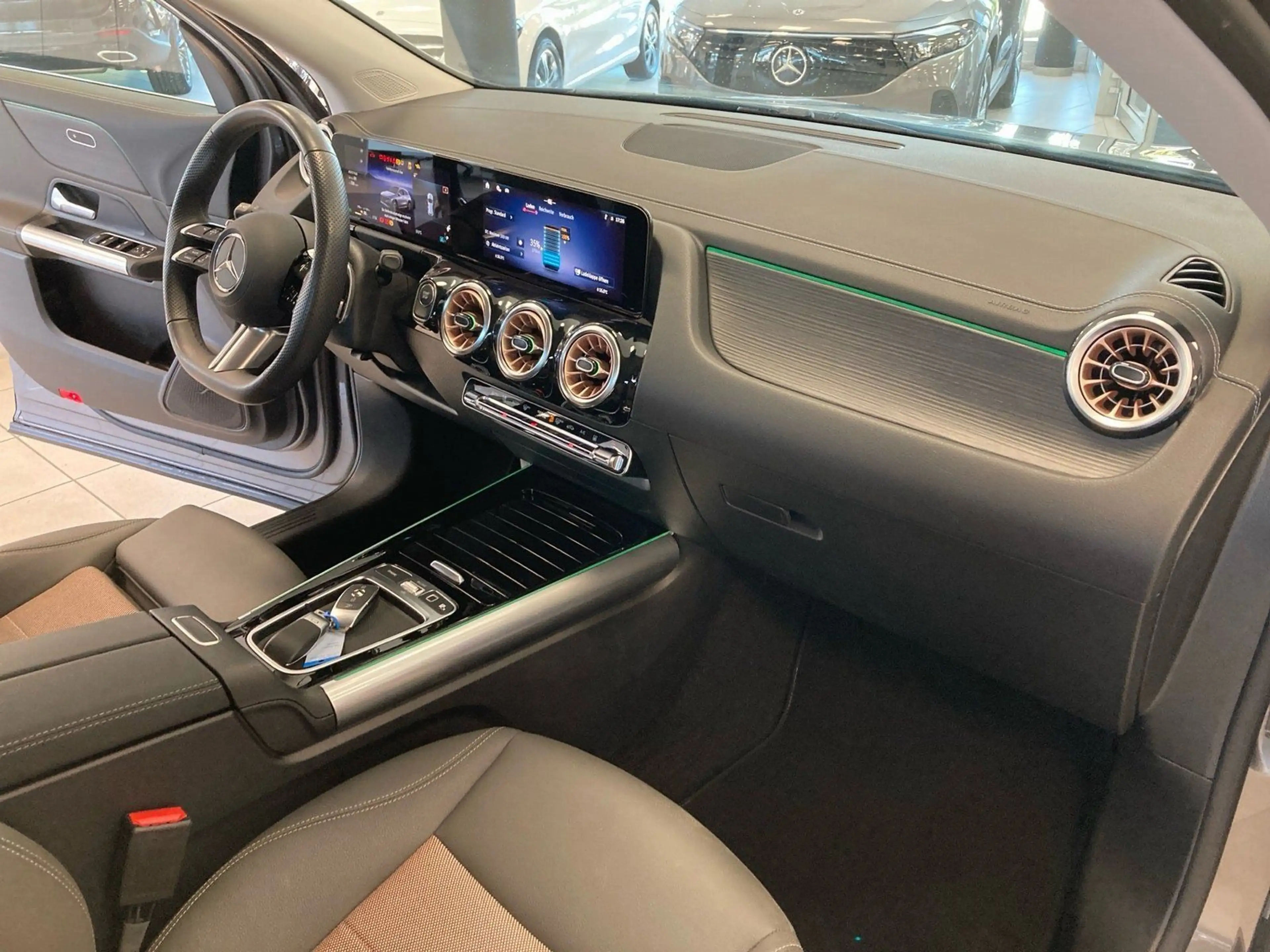 Mercedes-Benz EQA 250+ Electric Art*Distronic*LED*Kam*Totwink* — photo 13