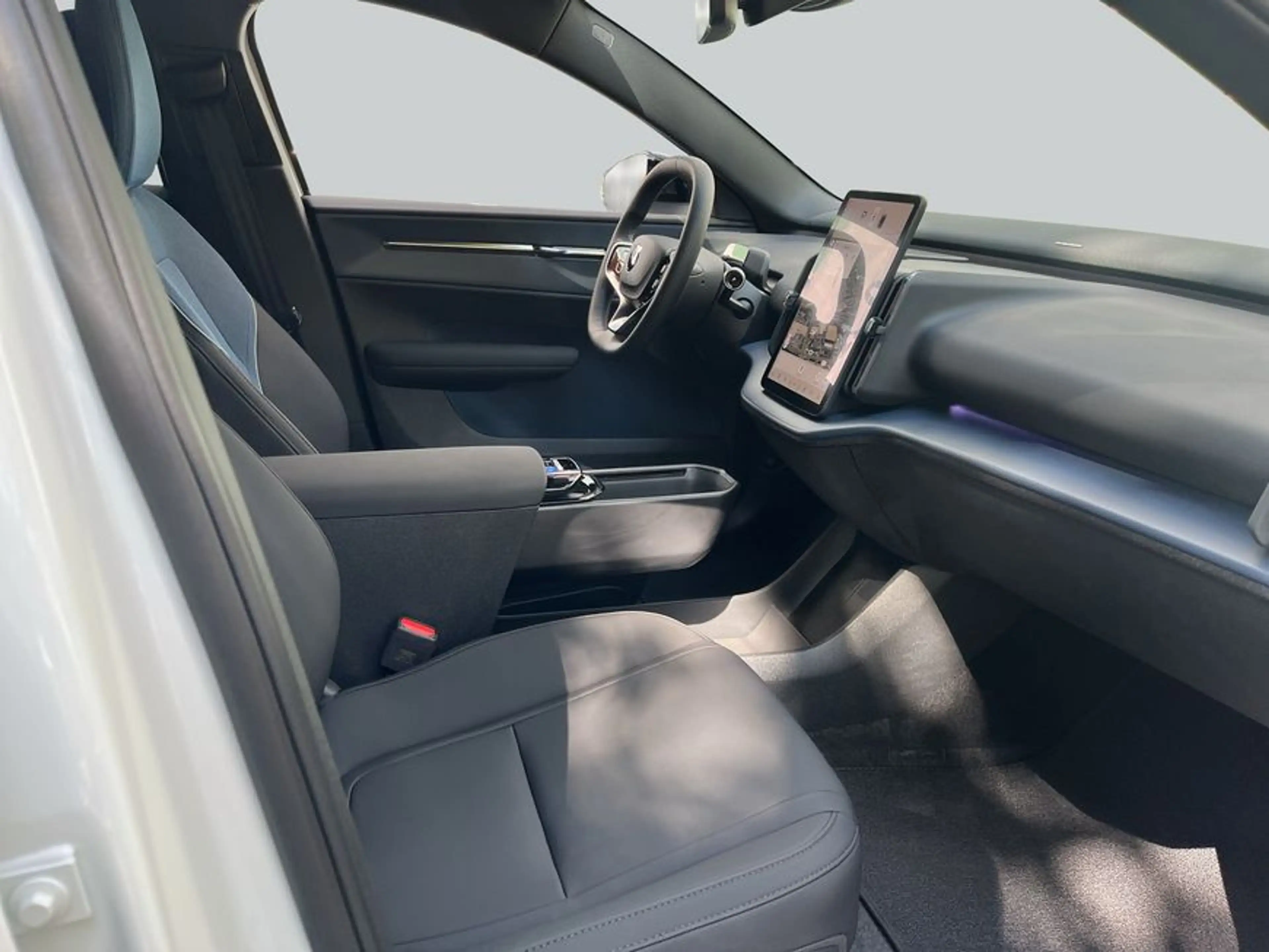 Volvo EX30 P5 electric Long Range RWD Black Edition Plus — photo 13