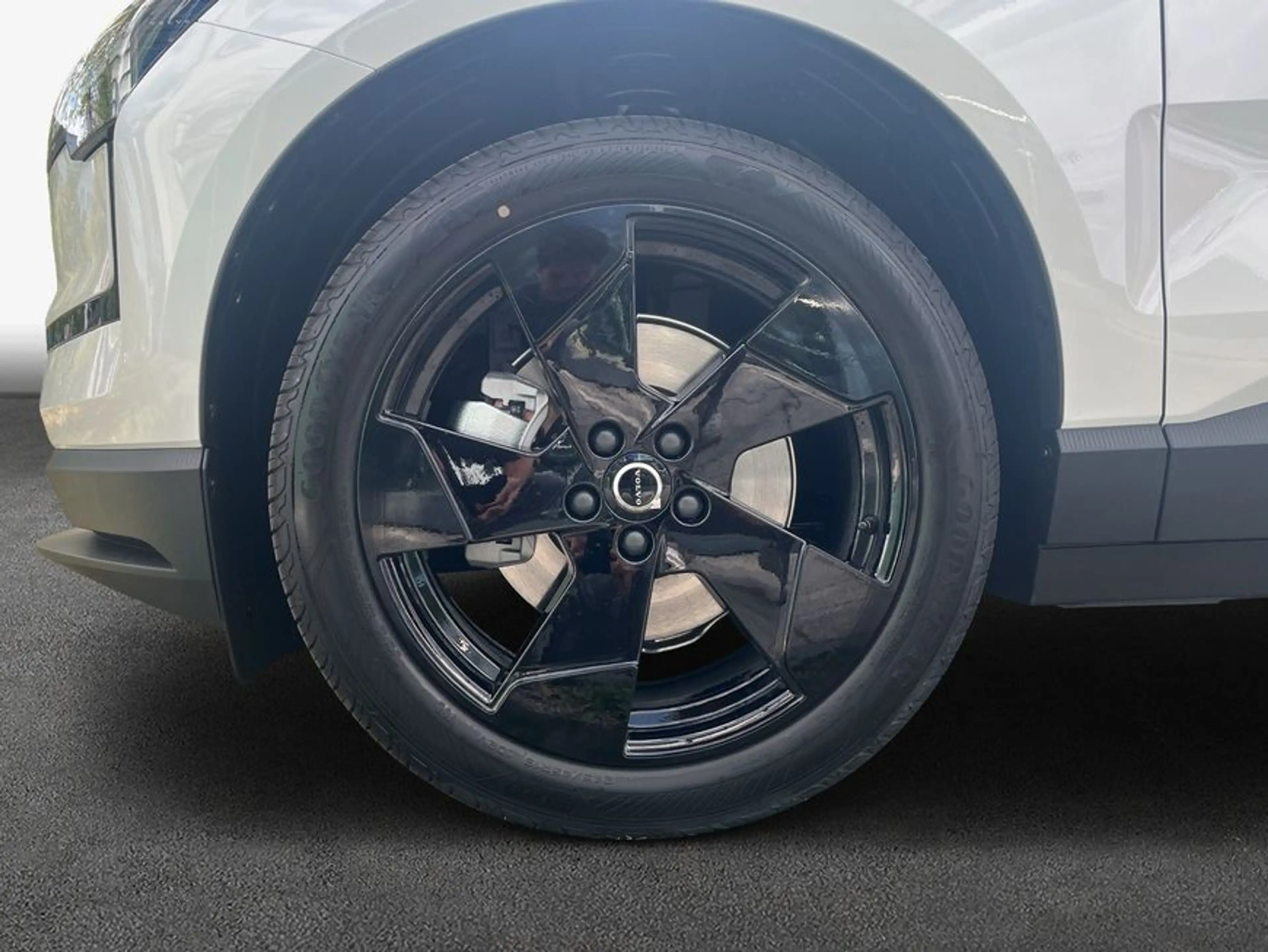 Volvo EX30 P5 electric Long Range RWD Black Edition Plus — photo 8